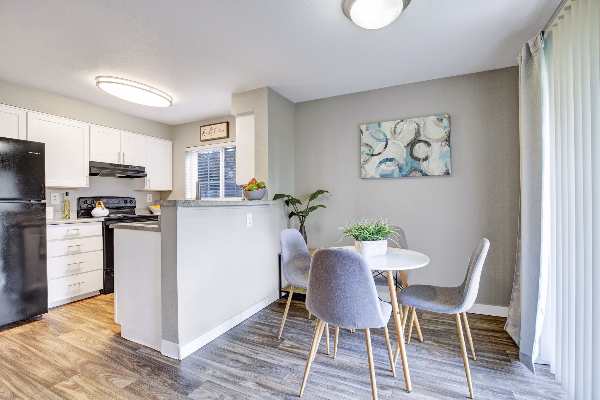 dining room at Beaumont Grand Apartment Homes Apartments 