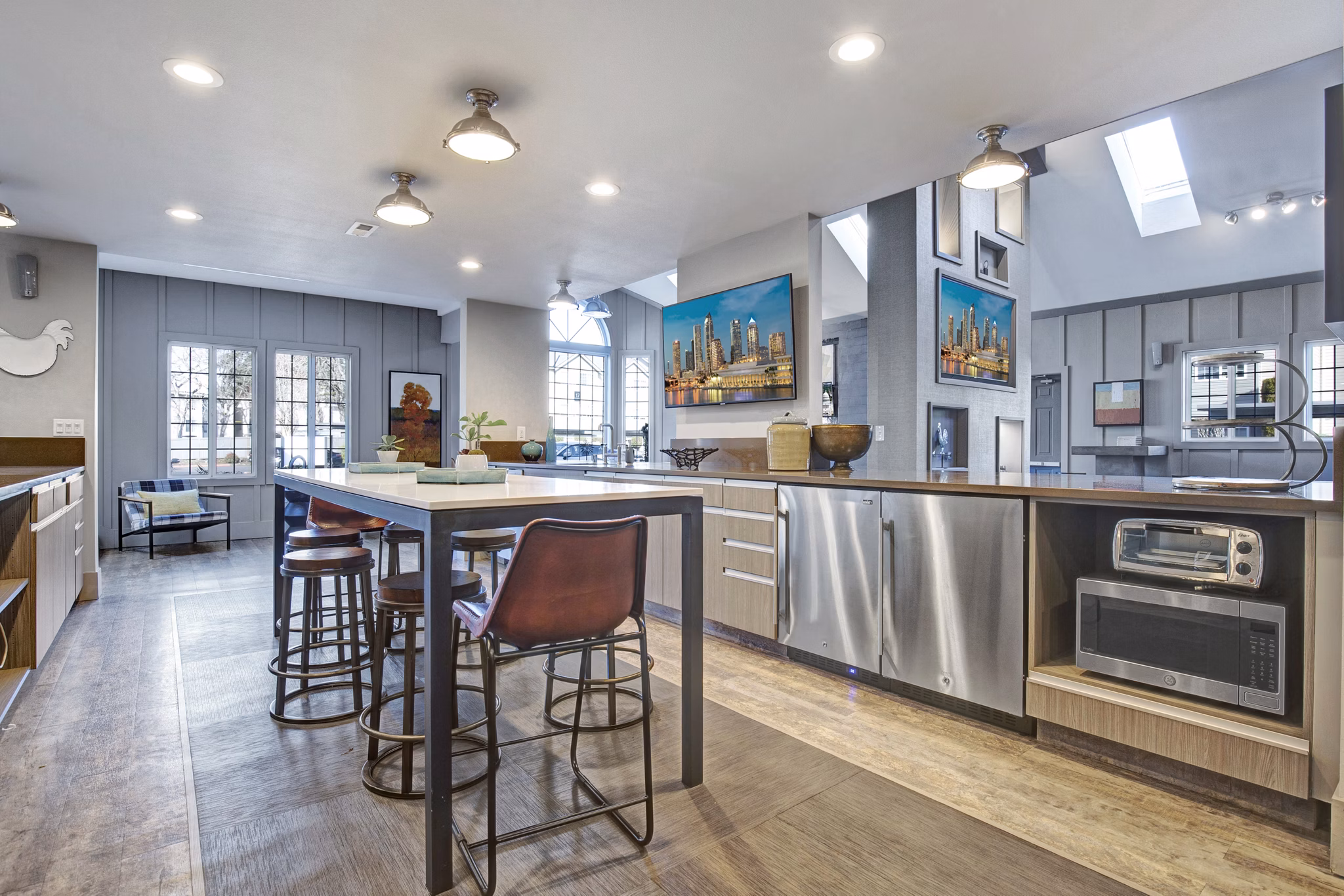 dining room at Beaumont Grand Apartment Homes Apartments 