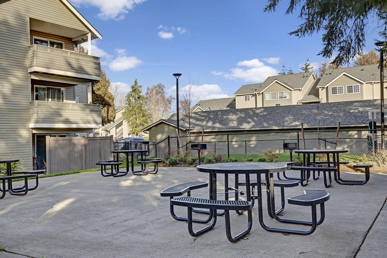 Grill area at Beaumont Grand Apartment Homes