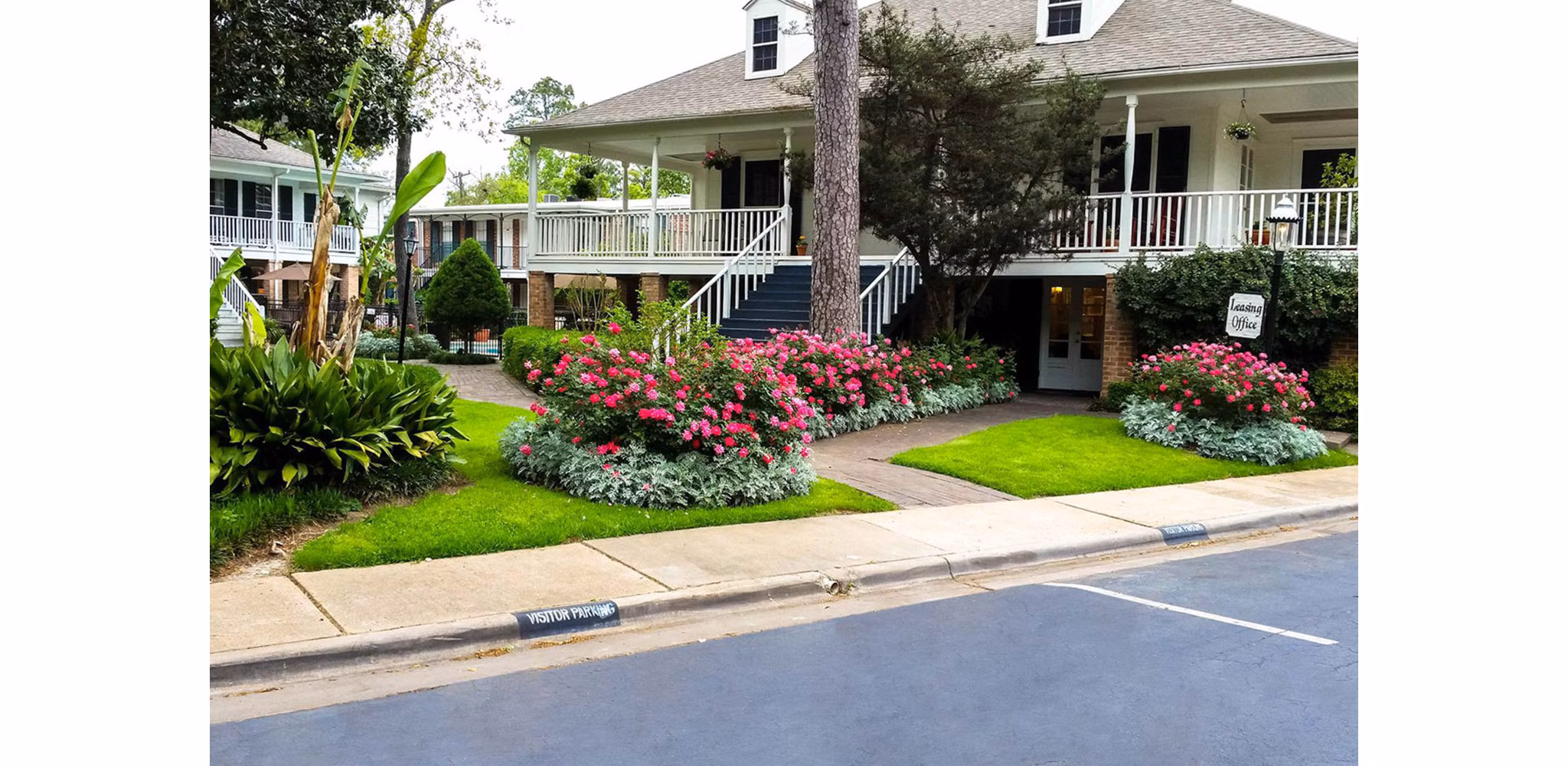 exterior at Memorial Creole Apartments