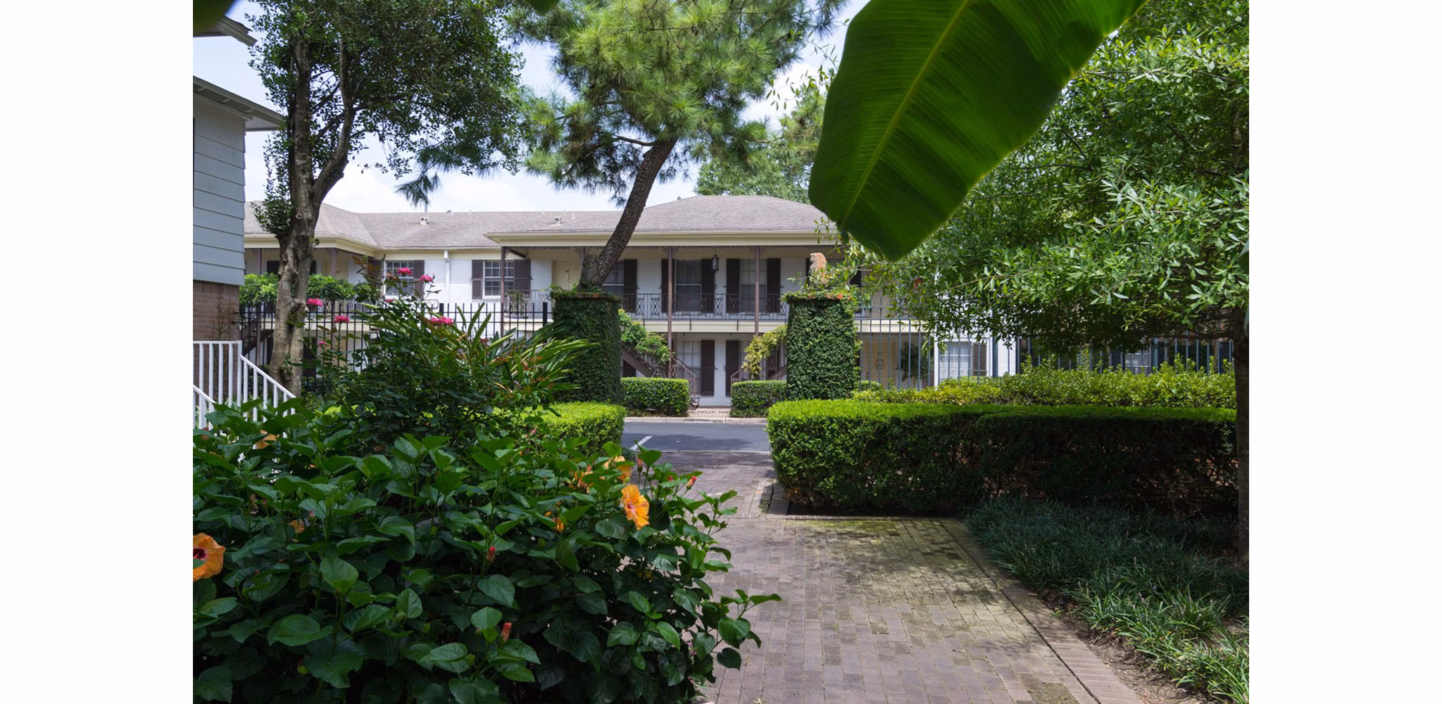 exterior at Memorial Creole Apartments