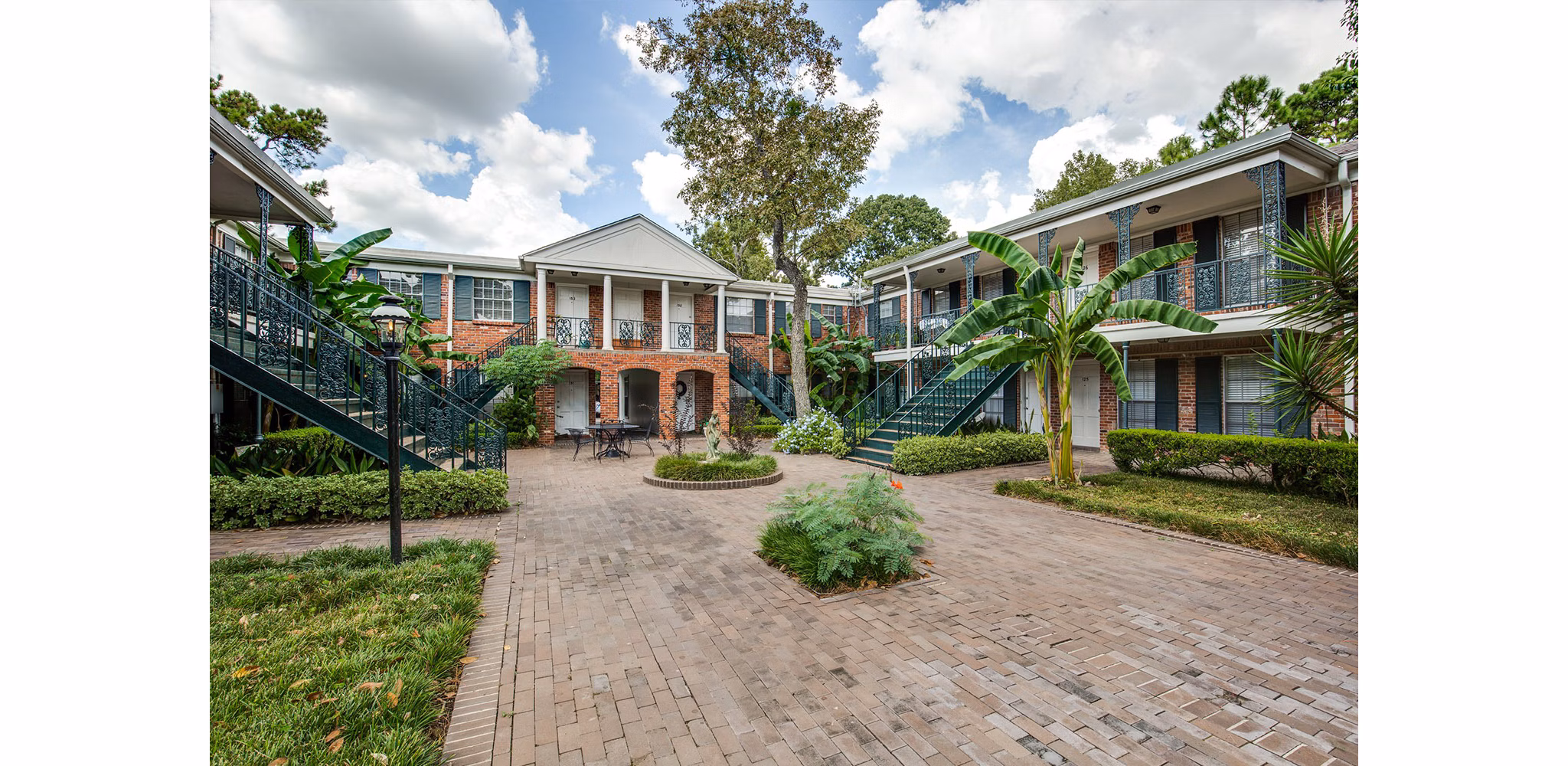 exterior at Memorial Creole Apartments
