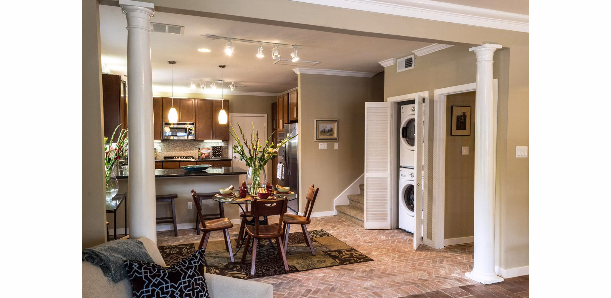 dining area at  Memorial Creole Apartments