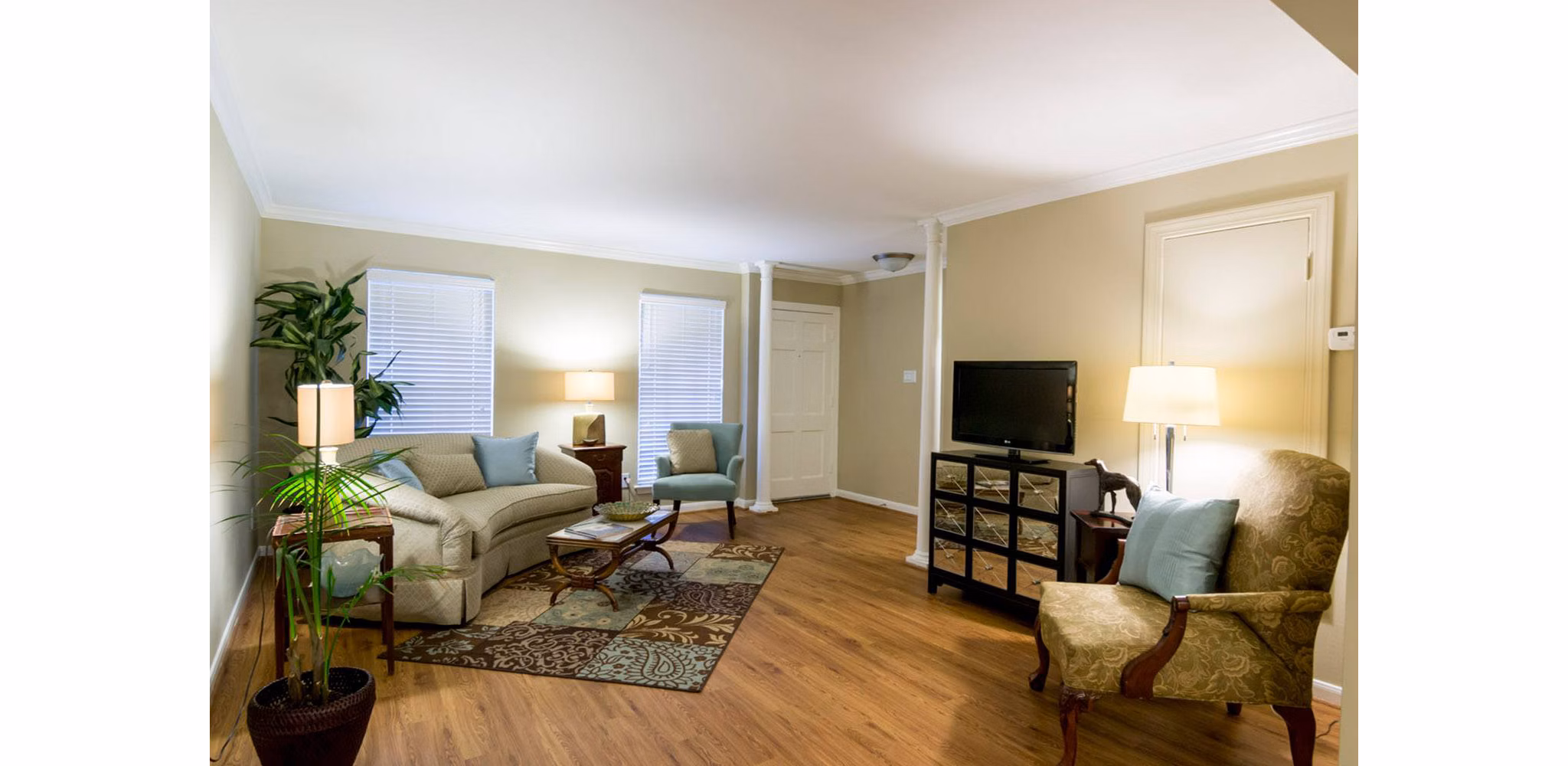 living room at Memorial Creole Apartments
