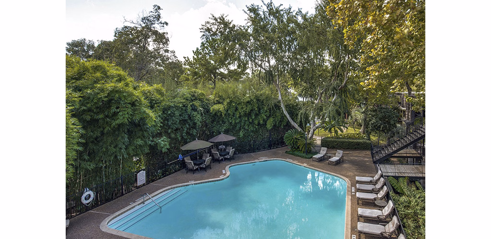 pool at Memorial Creole Apartments