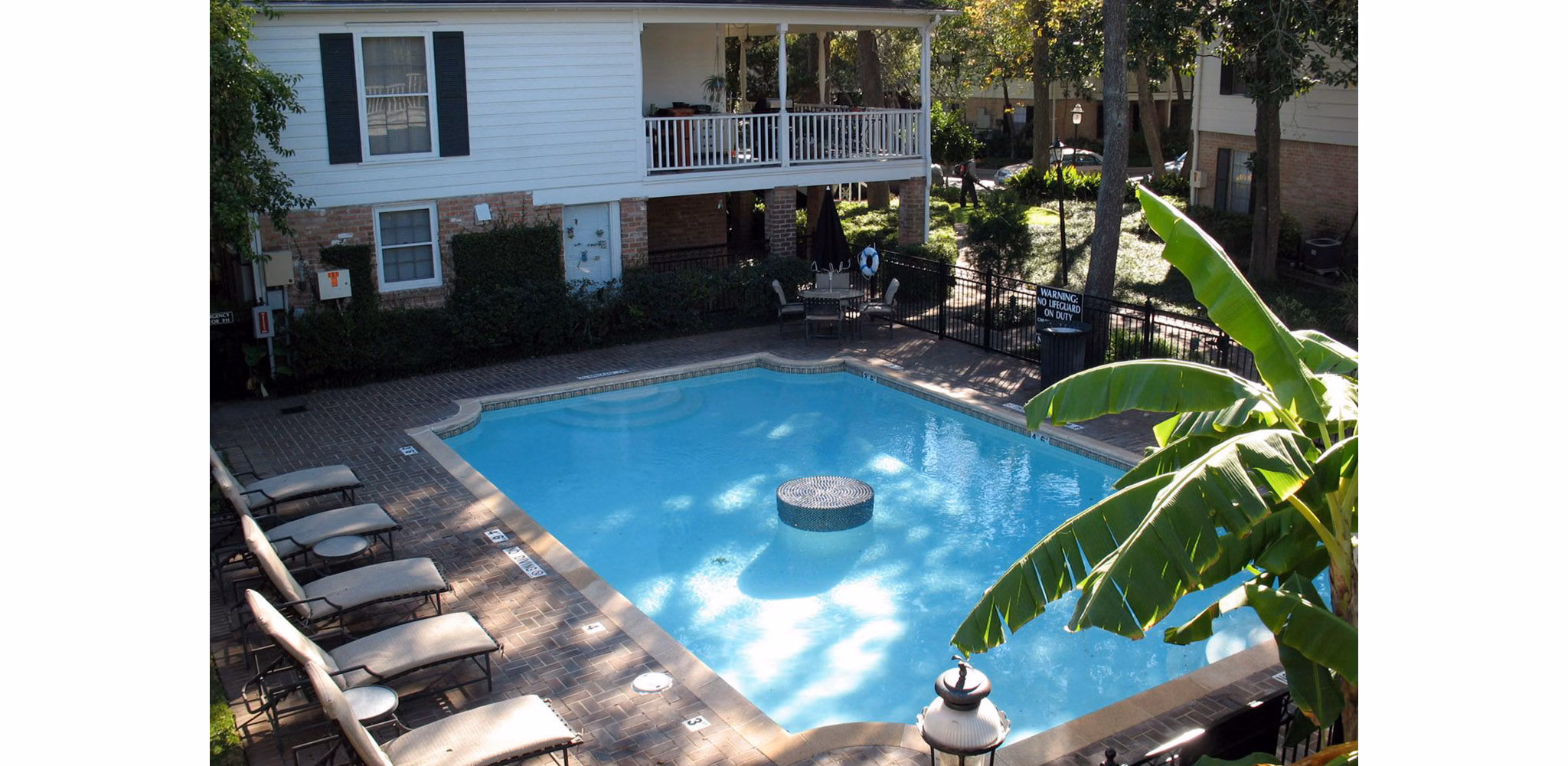 pool at Memorial Creole Apartments