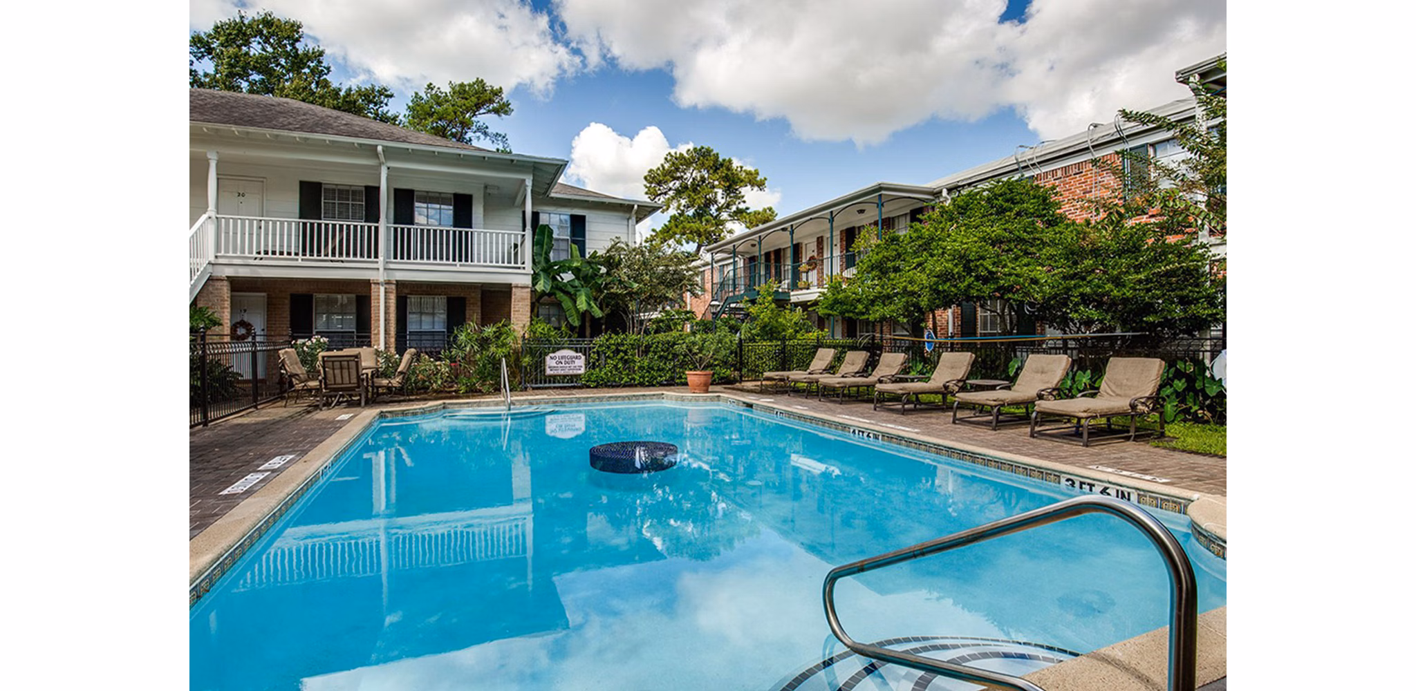 pool at Memorial Creole Apartments