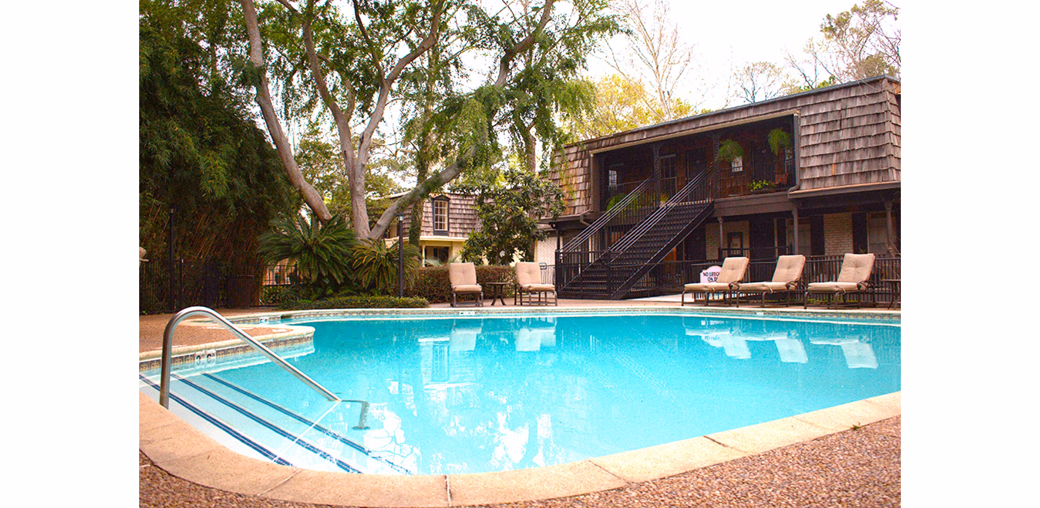pool at Memorial Creole Apartments
