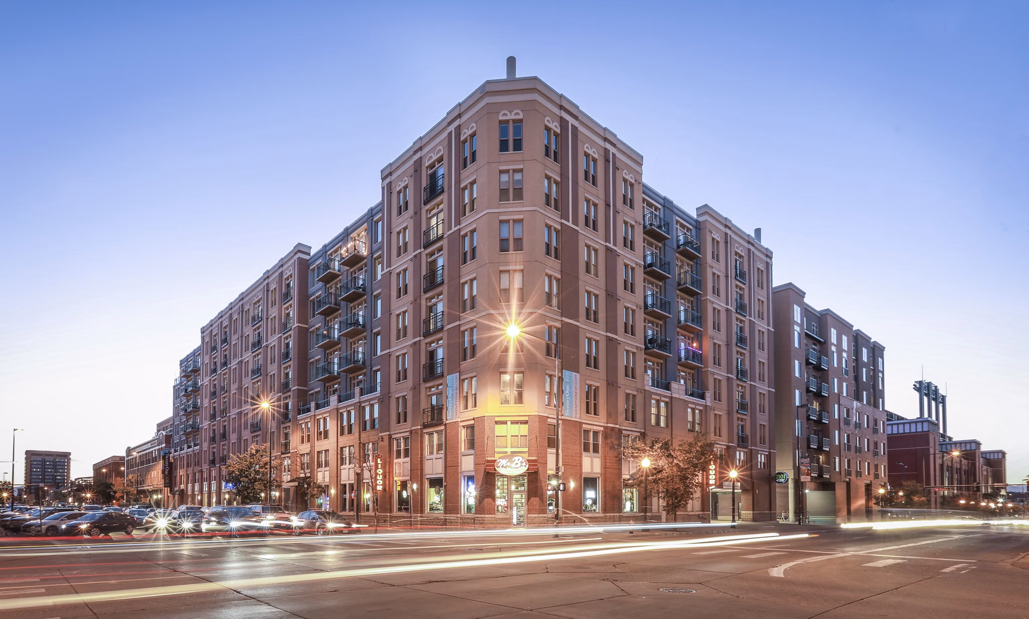 Building/Exterior at Twentyone01 On Market Apartmentss Apartments