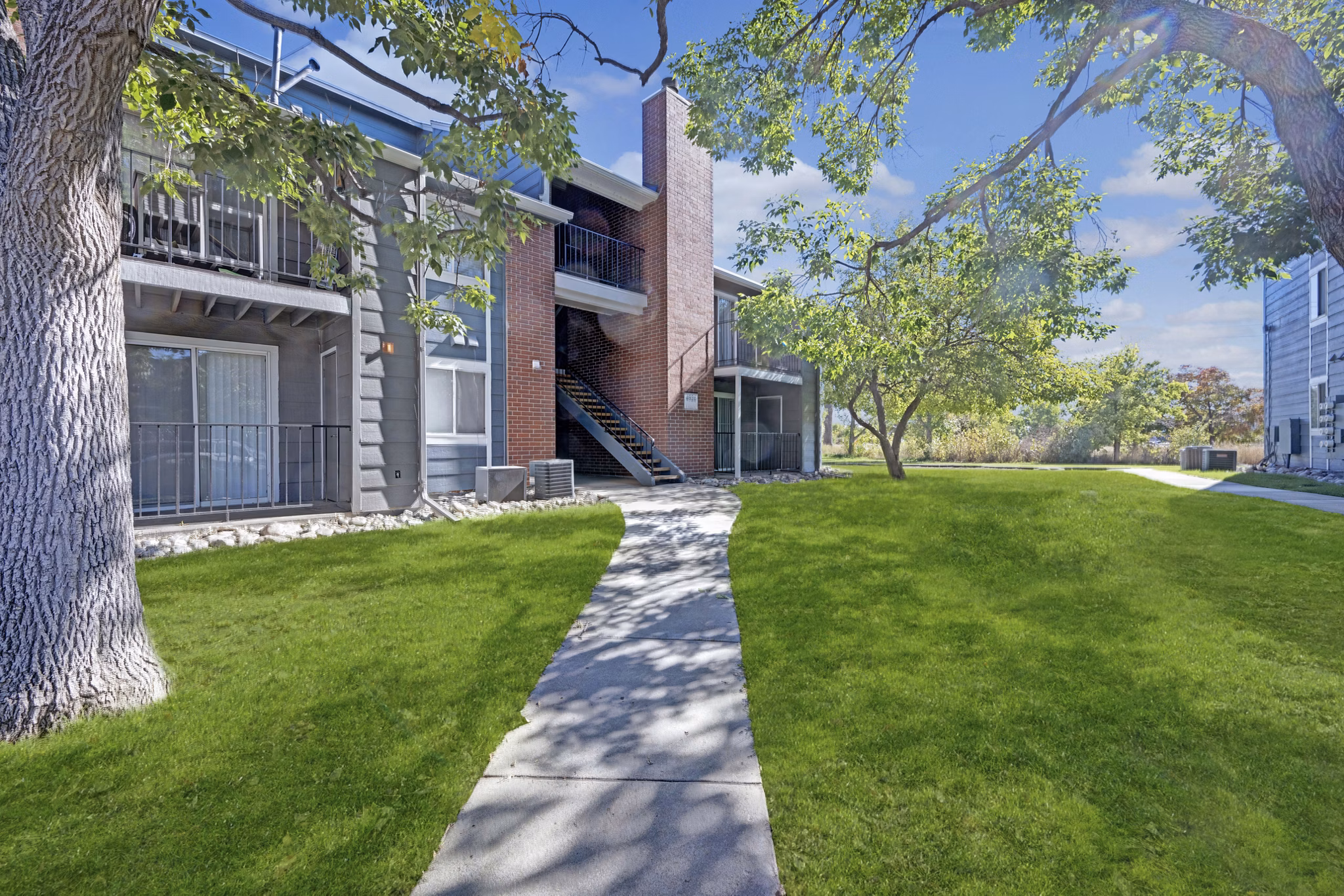 exterior at Summit Riverside Apartments 