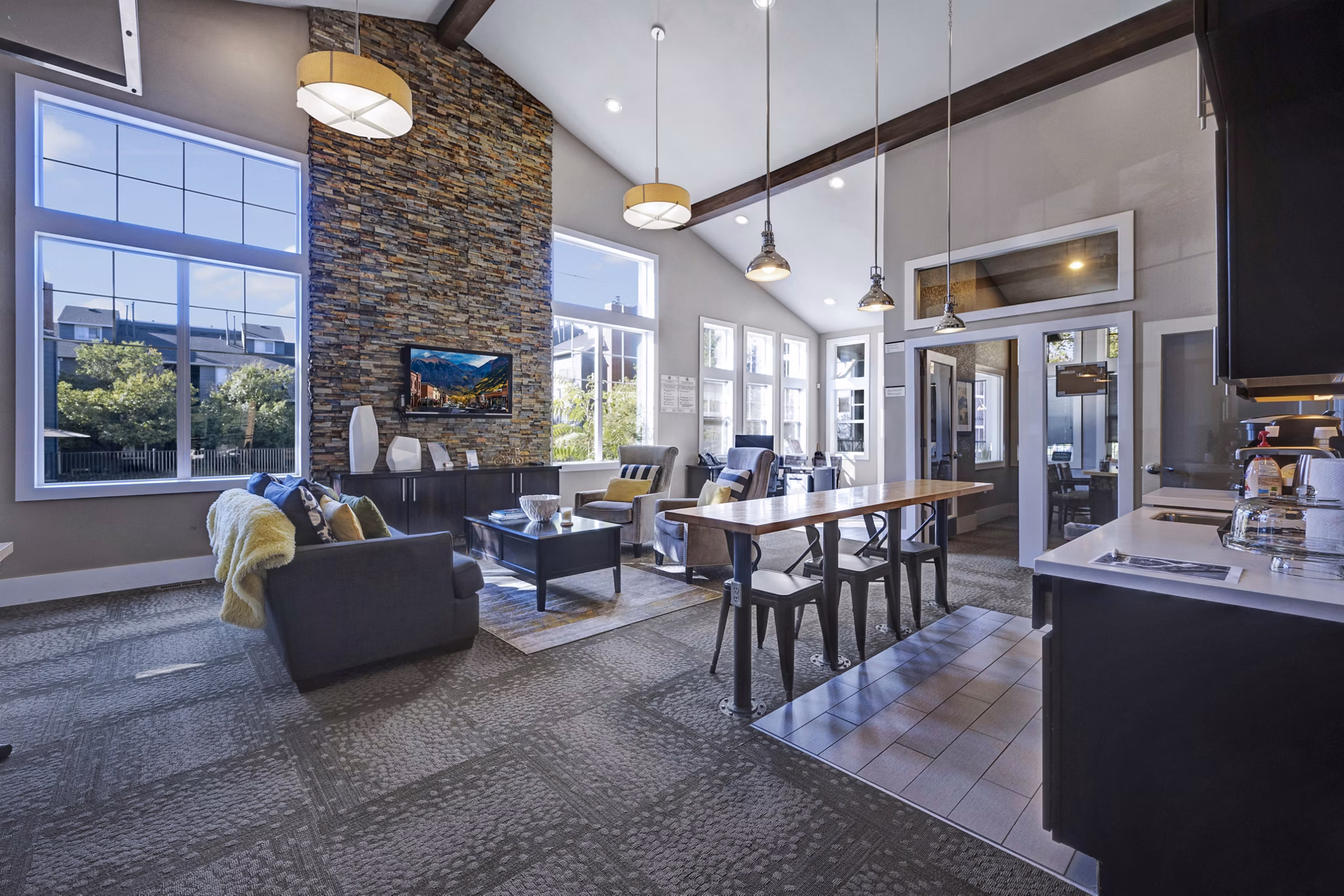 clubhouse at Summit Riverside Apartments 