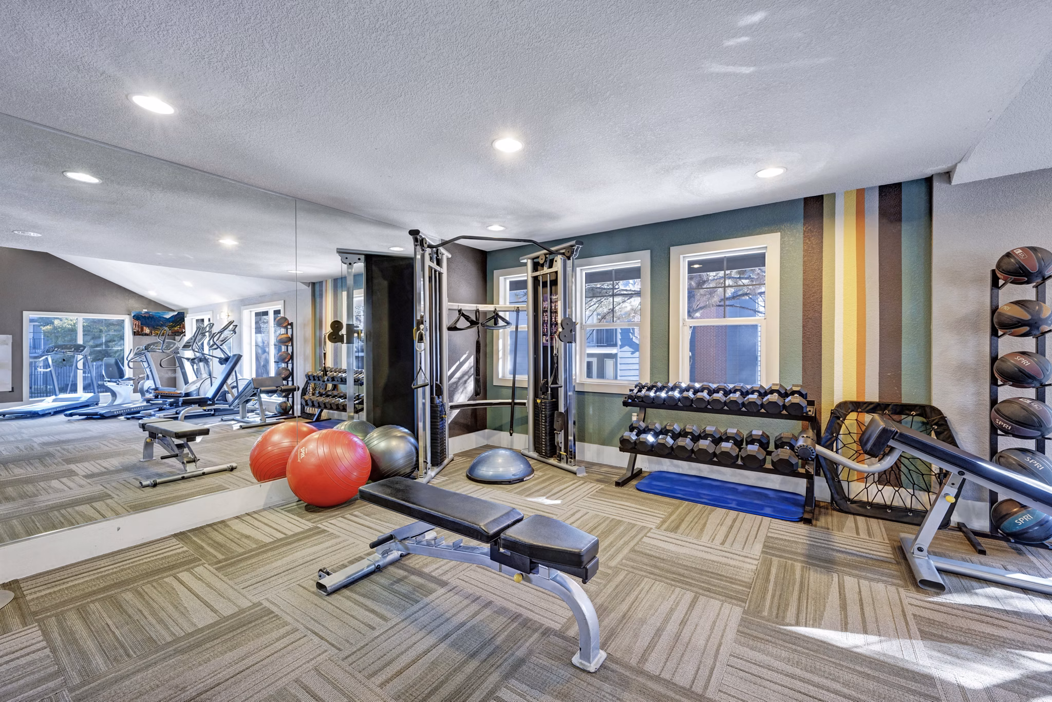 fitness center at Summit Riverside Apartments 