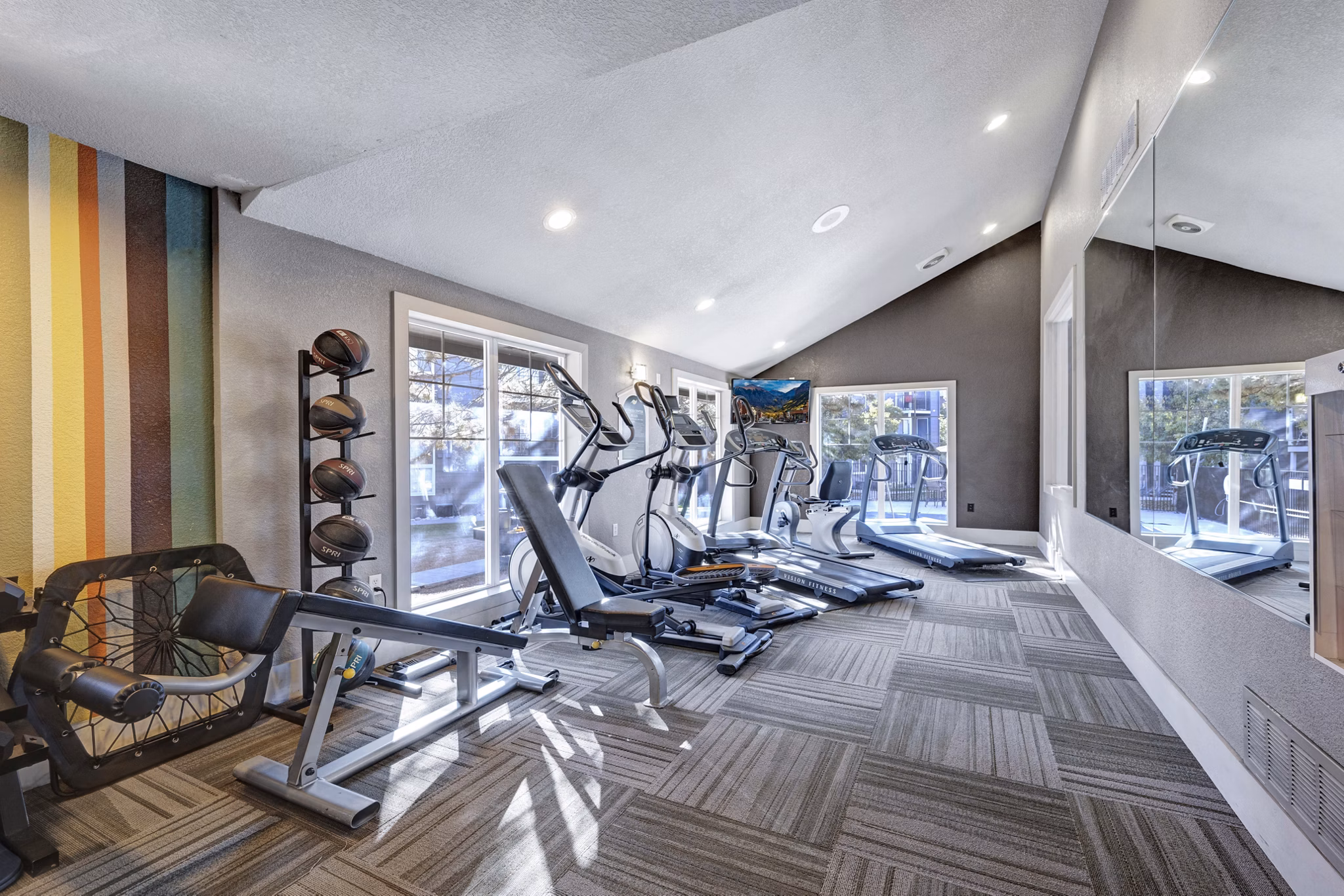 fitness center at Summit Riverside Apartments 