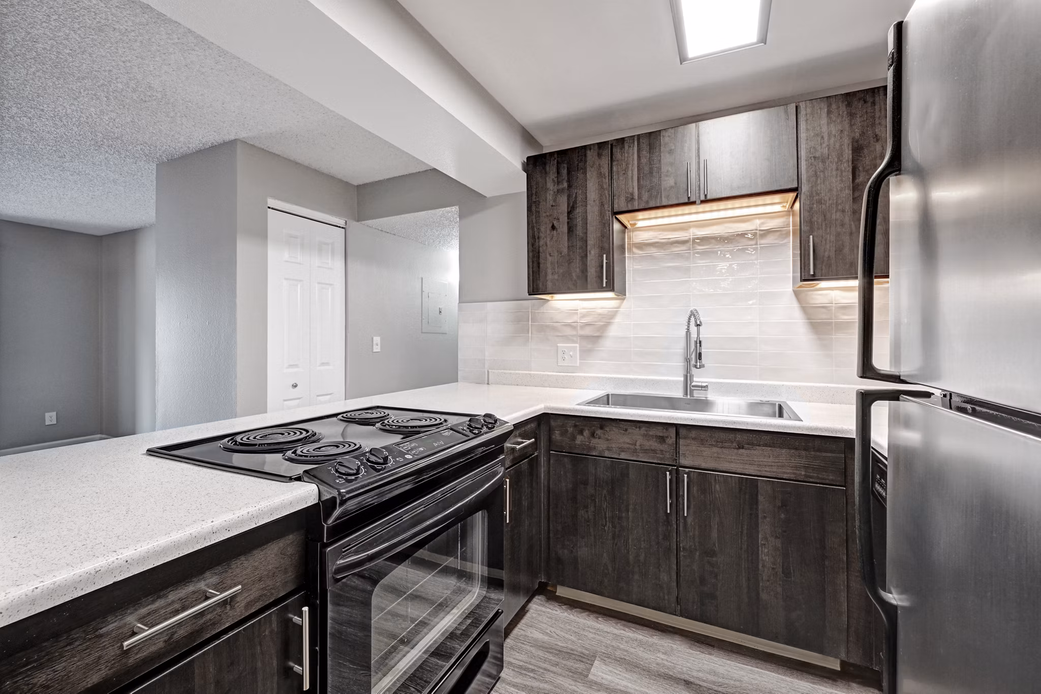 kitchen at Summit Riverside Apartments 