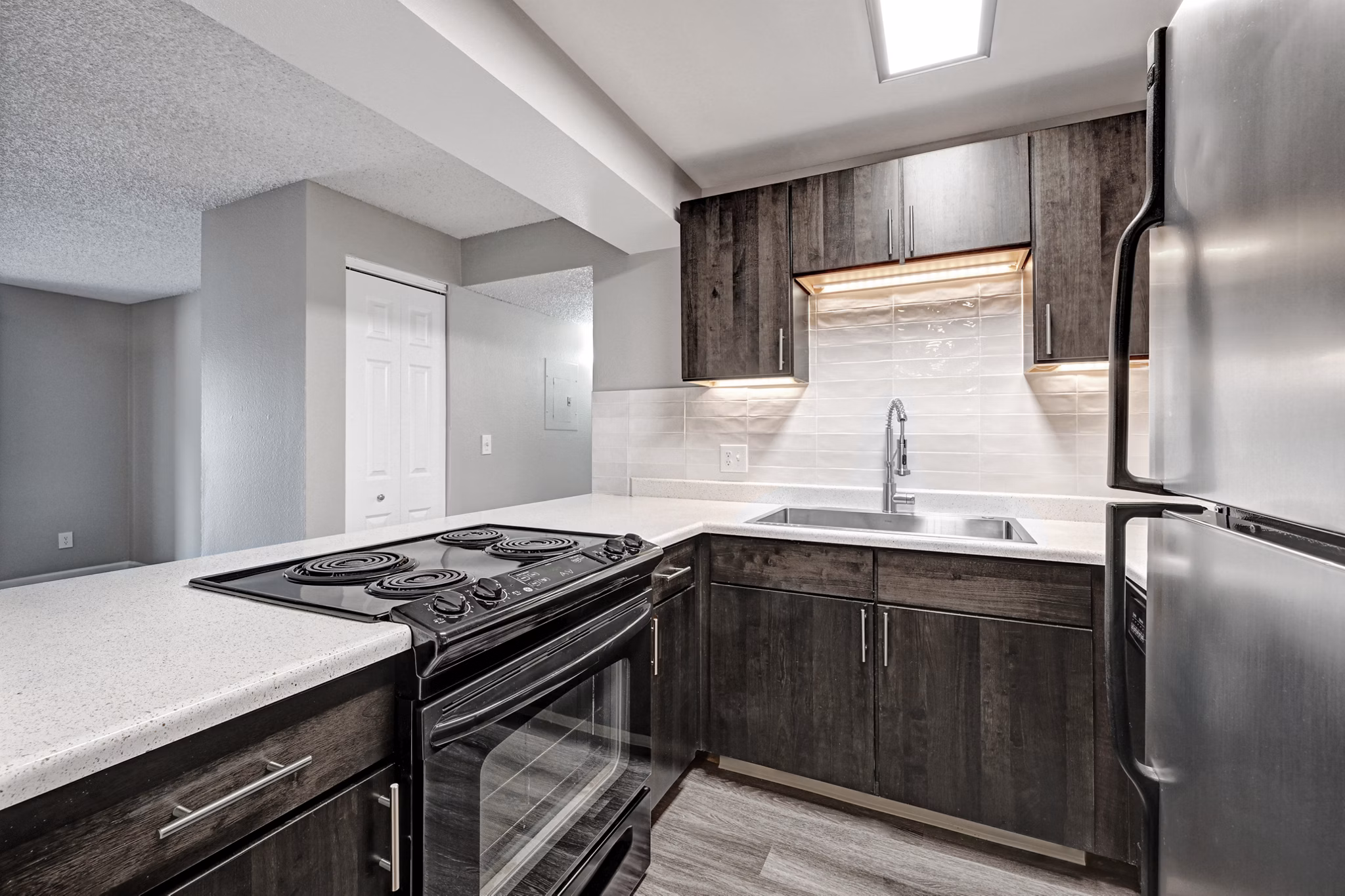 kitchen at Summit Riverside Apartments 