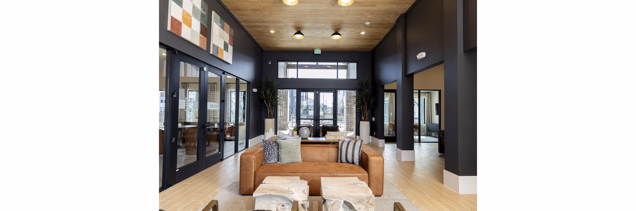 Clubhouse/Lobby at Glade at the Groves Apartments