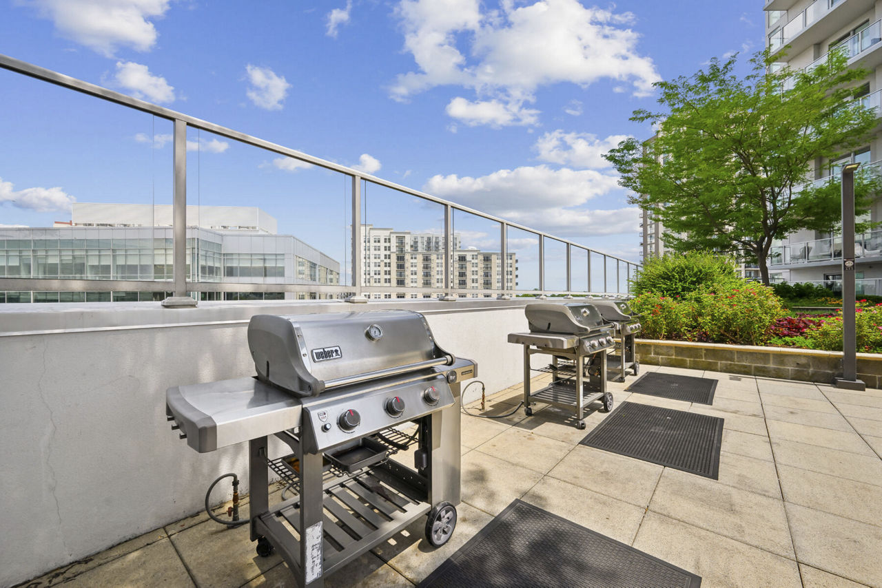 Grill area at Beacon Harbor Point