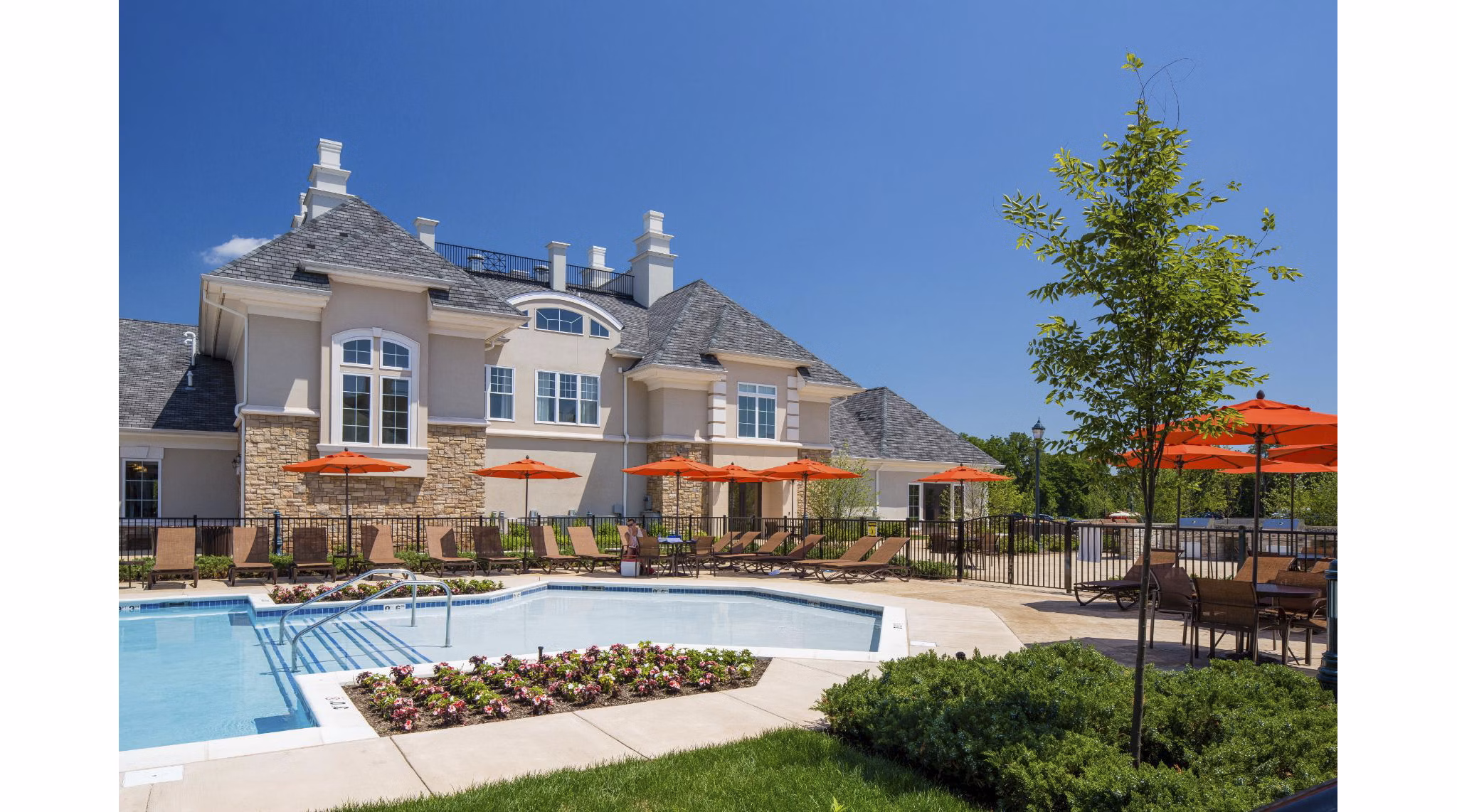 pool at The Grove Somerset Apartments