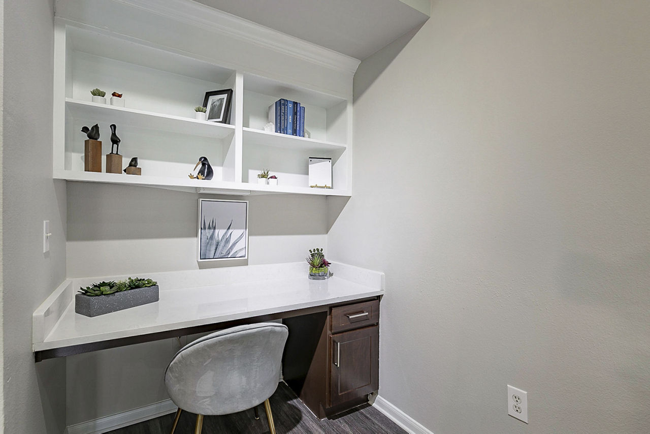 Work space at Everleigh Katy (2 of 2)