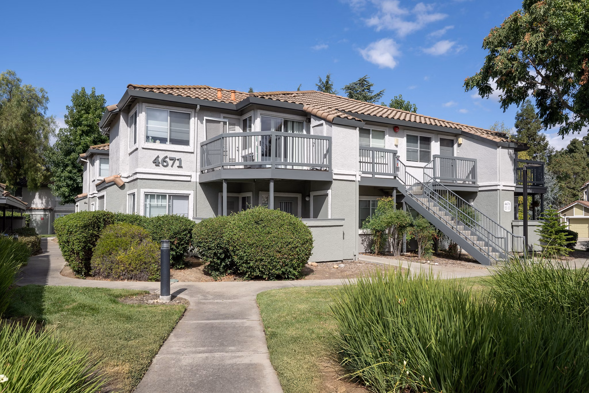 building at La Vinat Apartments