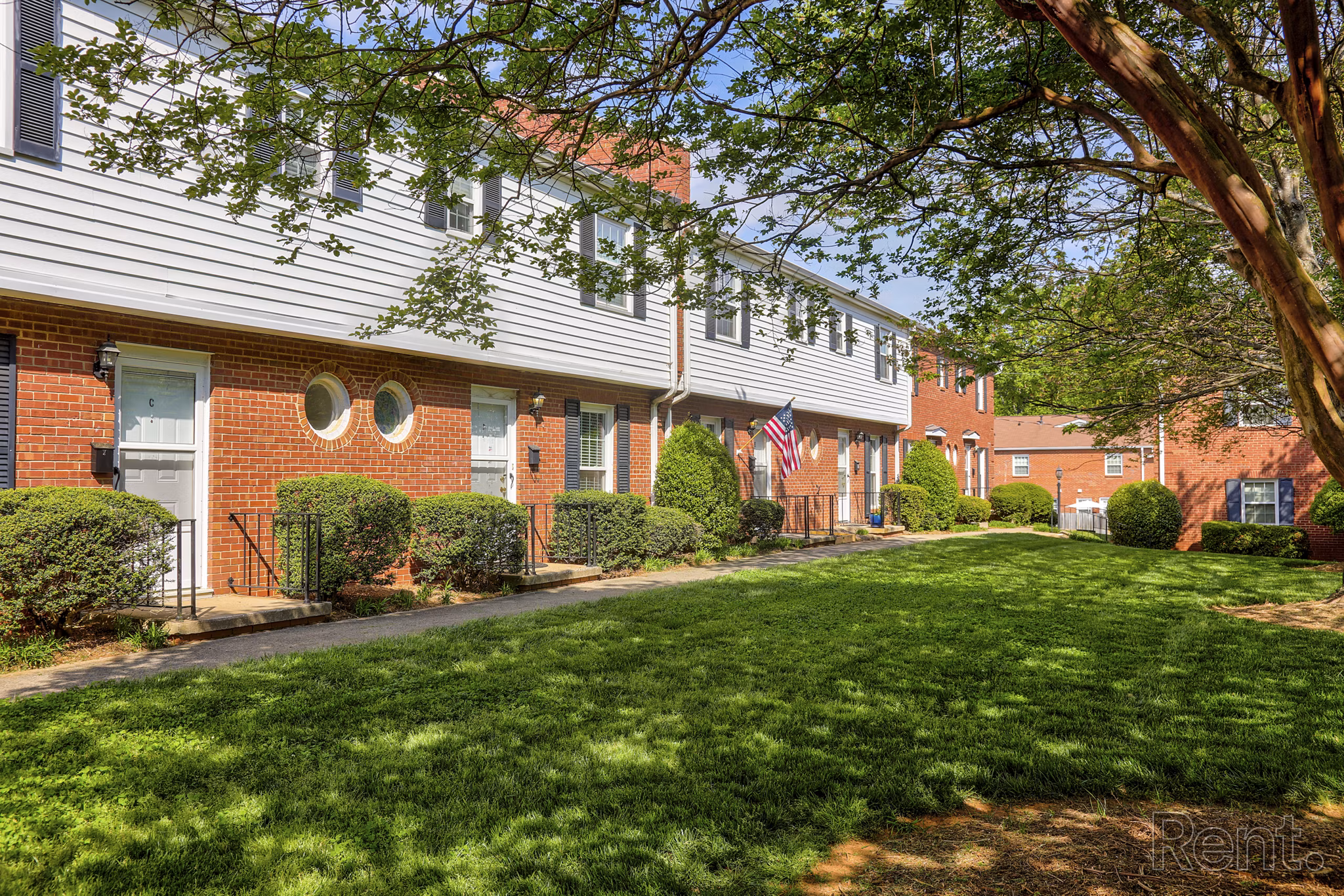 exterior at Elmhurst at Sedgefield Apartments
