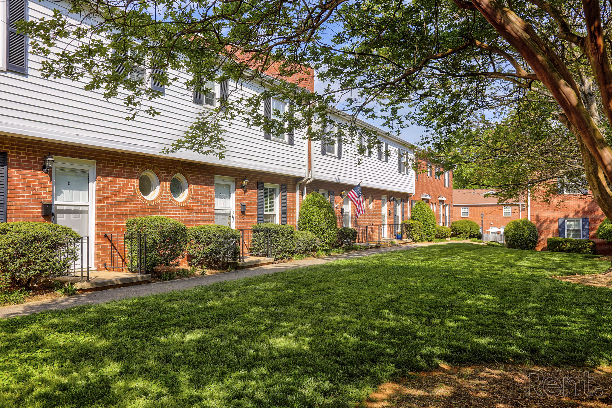 exterior at Elmhurst at Sedgefield Apartments