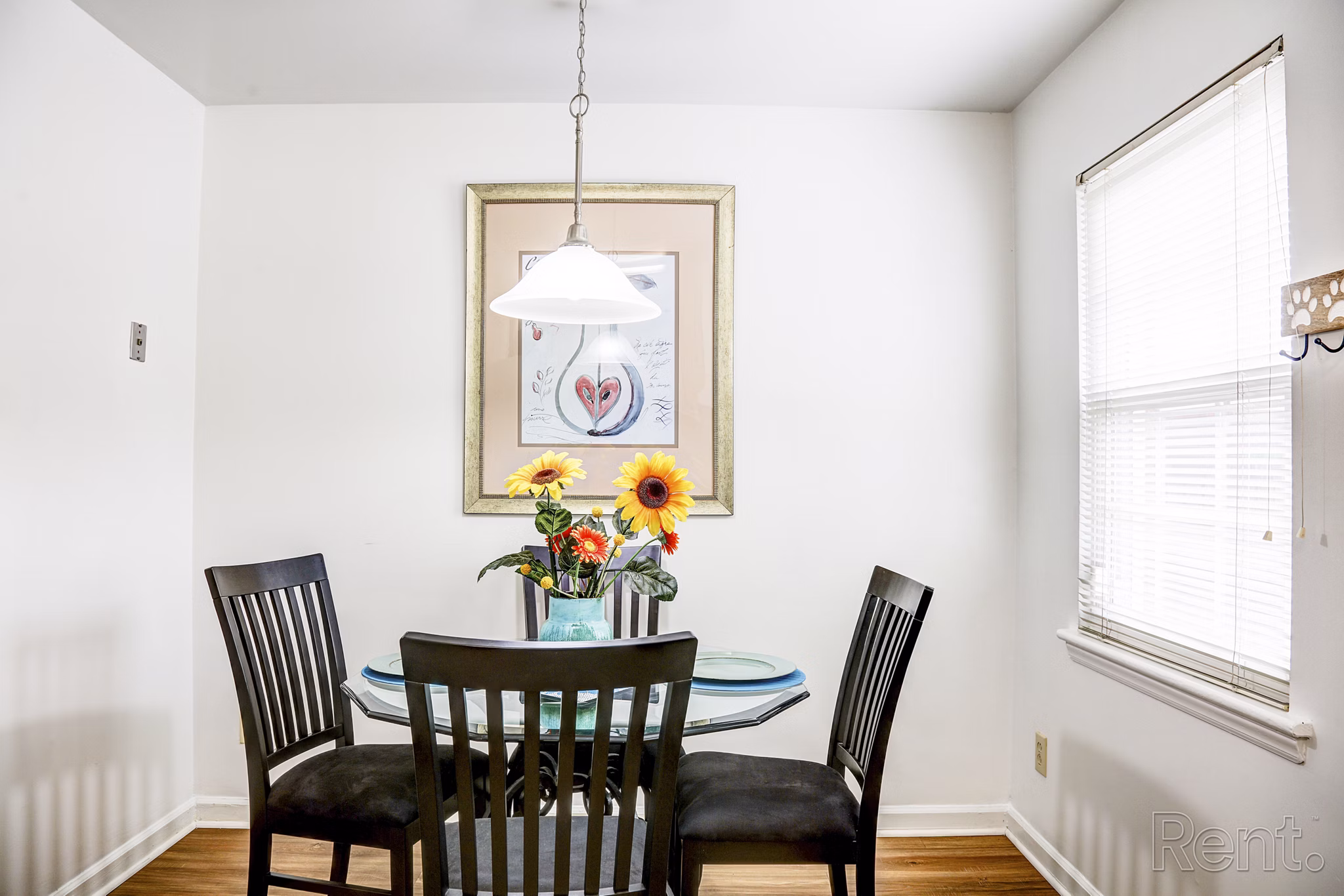 dining area at Elmhurst at Sedgefield Apartments