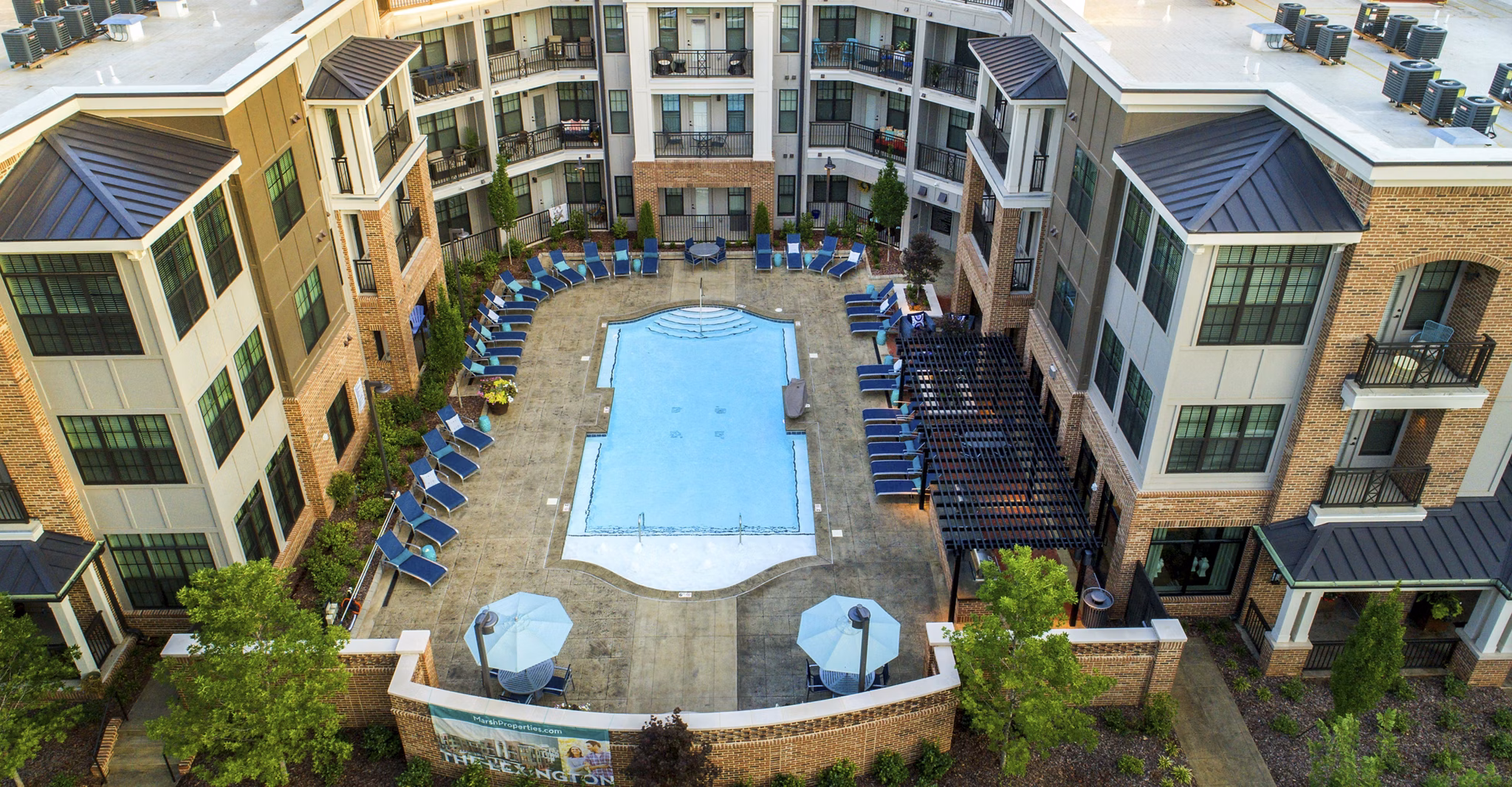 courtyard at The Lexington Dilworth Apartments
