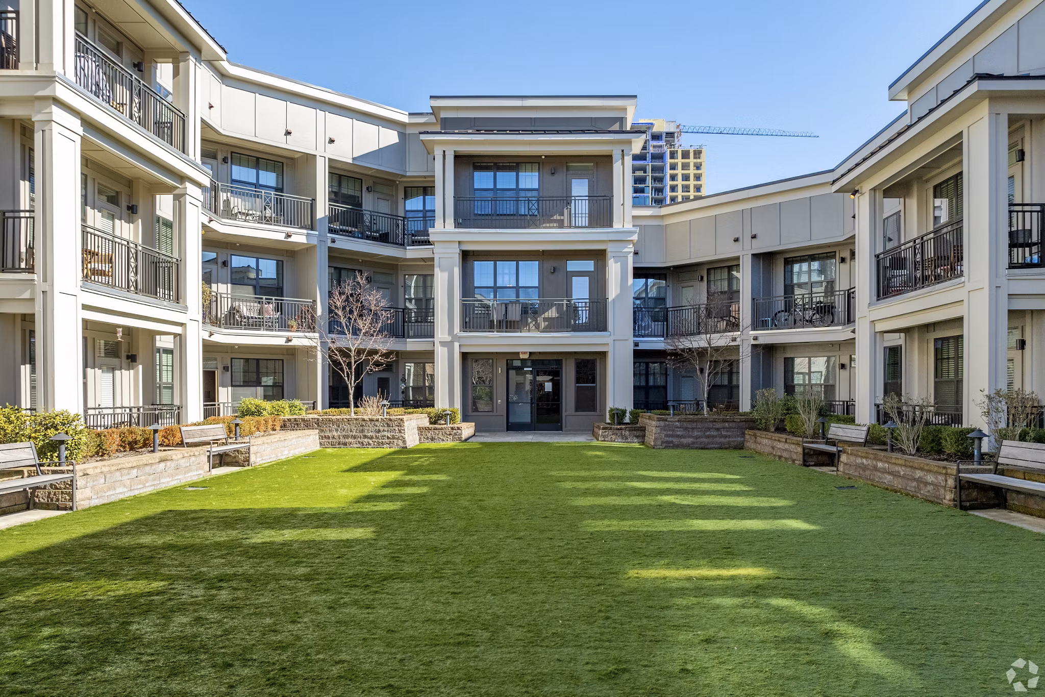 courtyard at The Lexington Dilworth Apartments