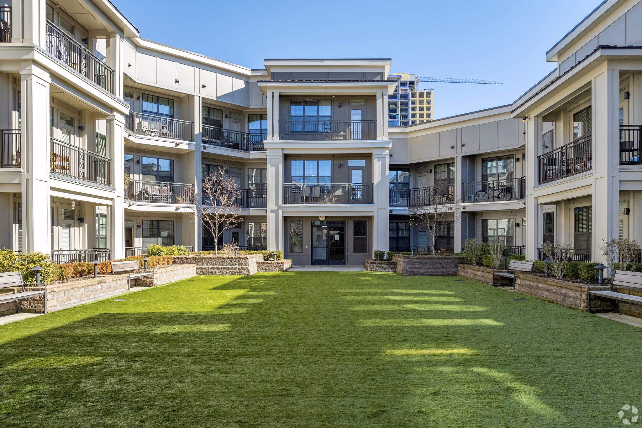 courtyard at The Lexington Dilworth Apartments
