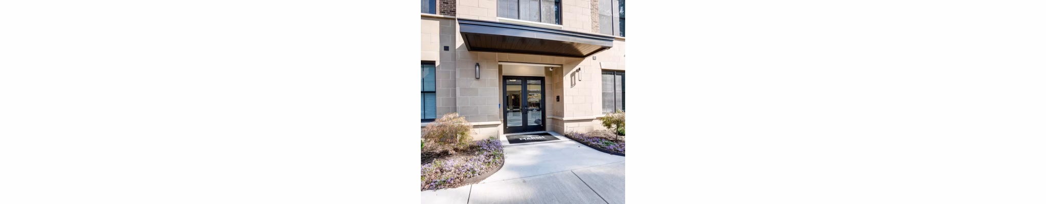 exterior at Queens at Granville Apartments