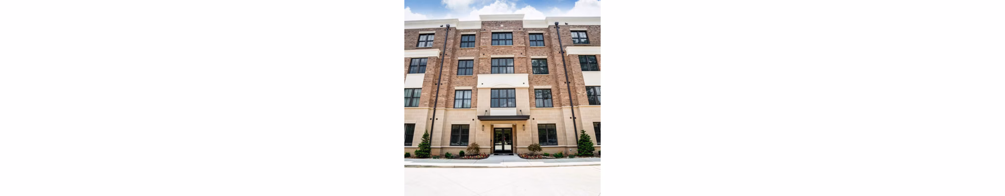 exterior at Queens at Granville Apartments
