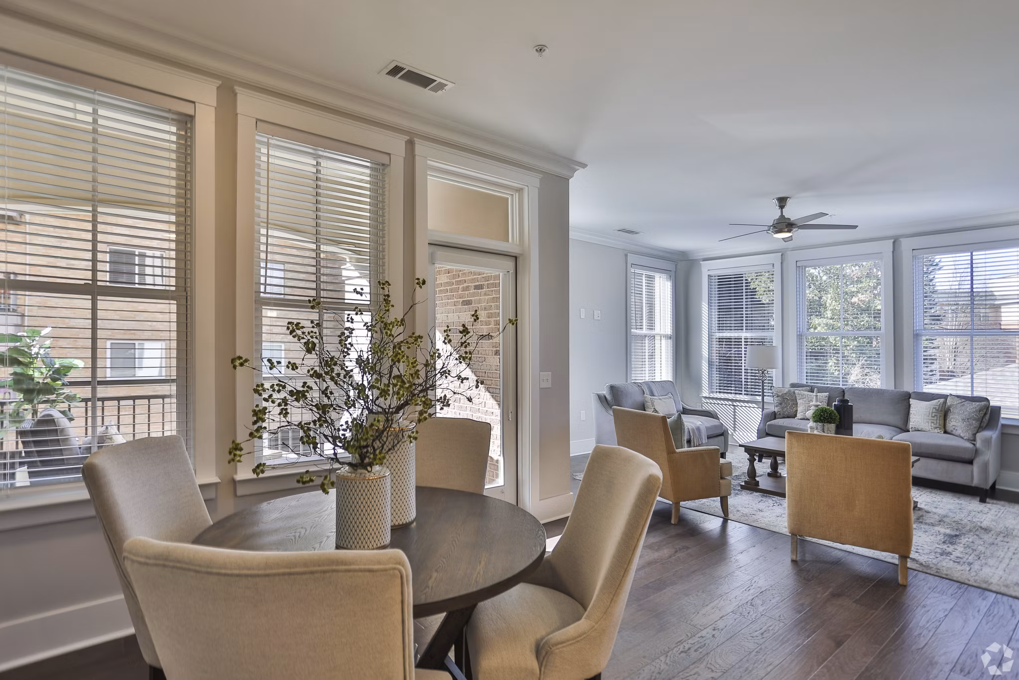 dining area at Queens at Granville Apartments