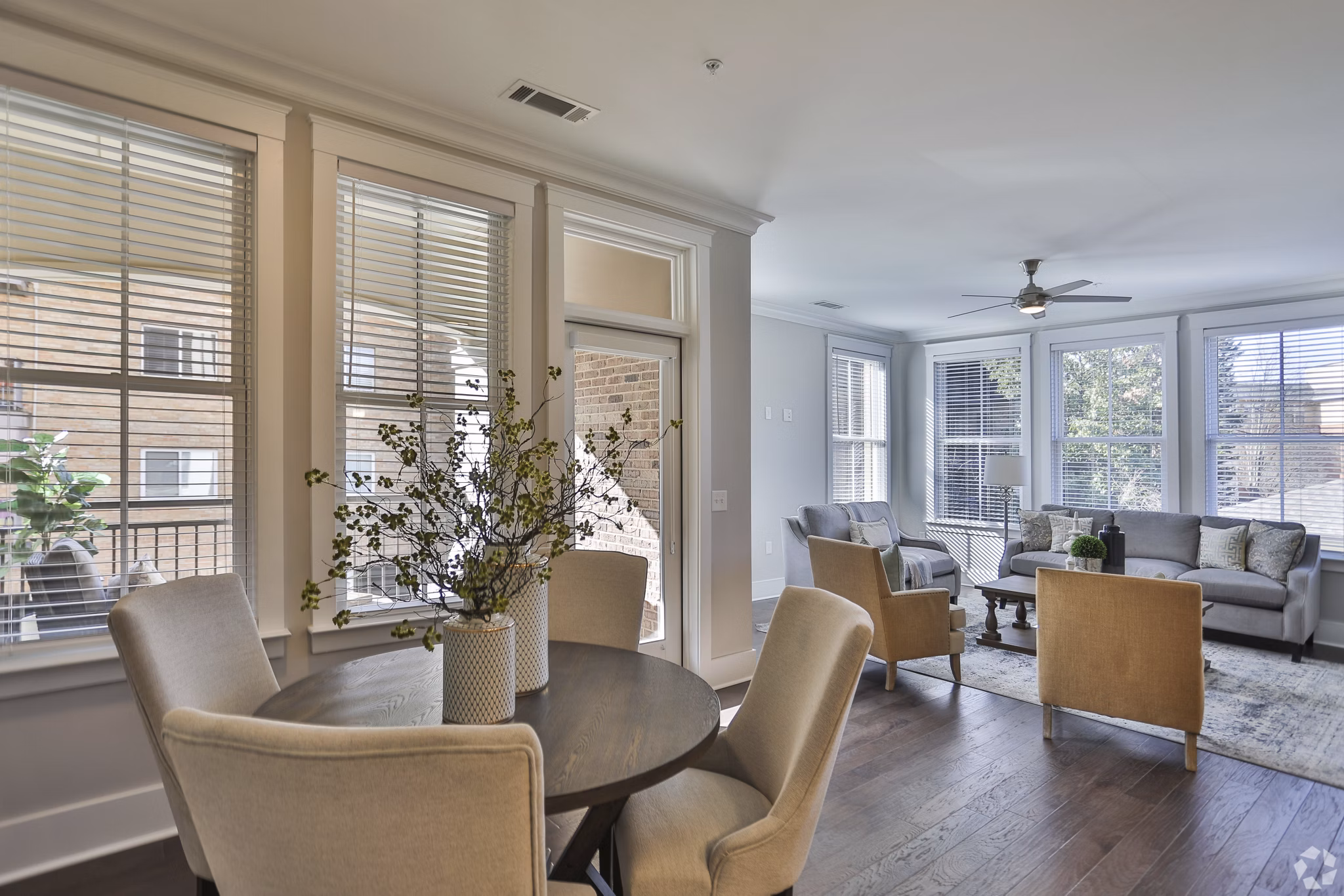 dining area at Queens at Granville Apartments