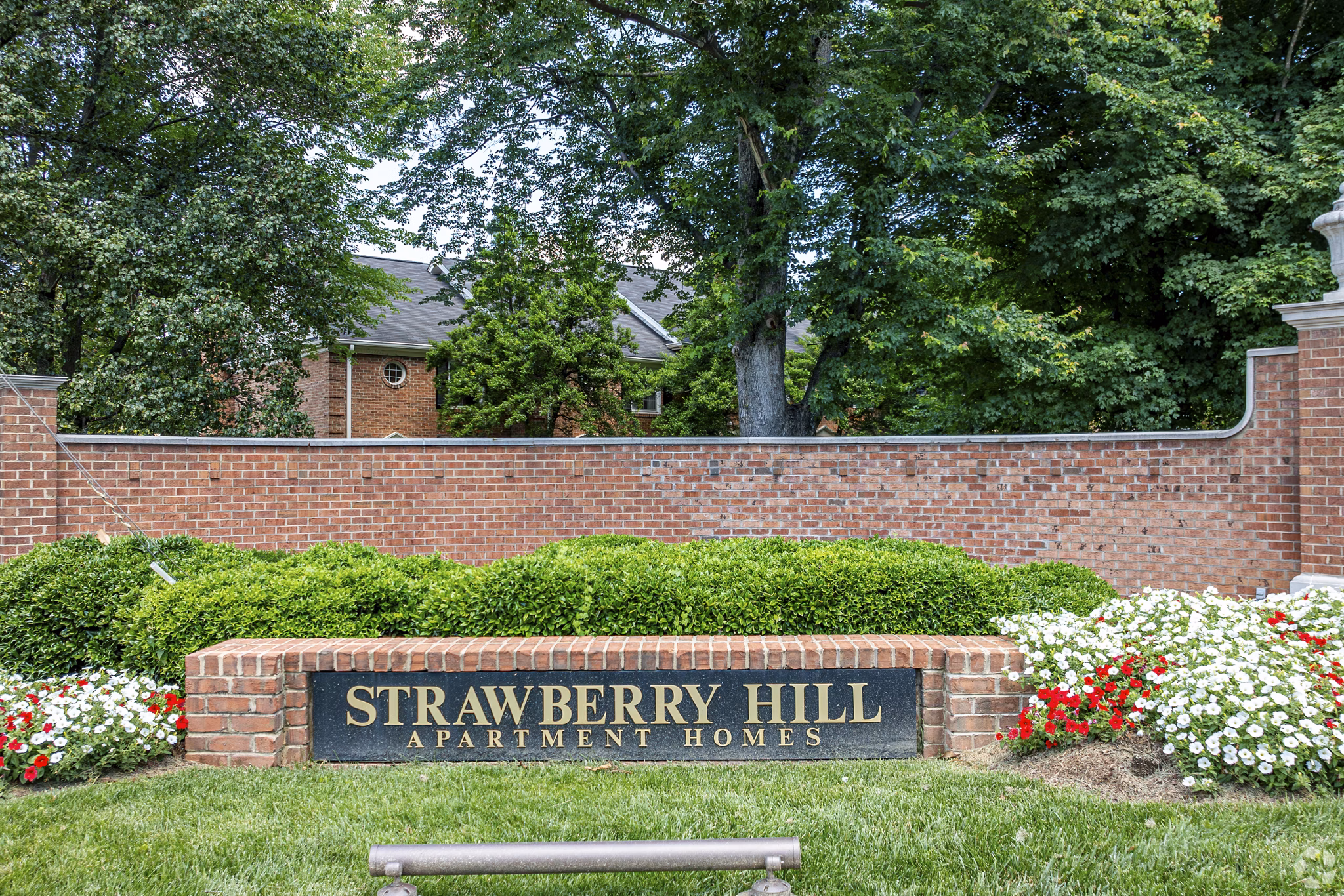 exterior at Strawberry Hill Apartments