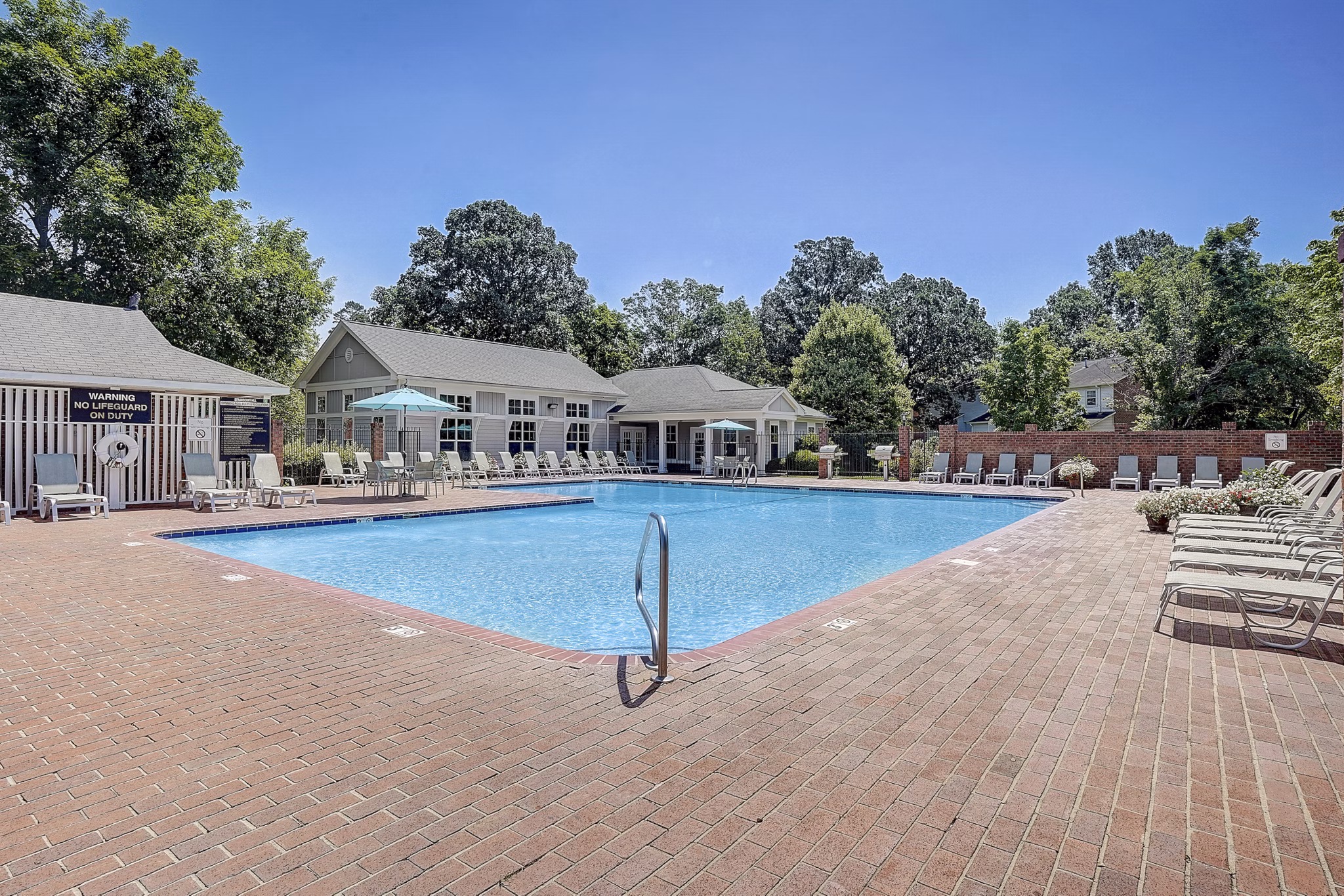 pool at Strawberry Hill Apartments