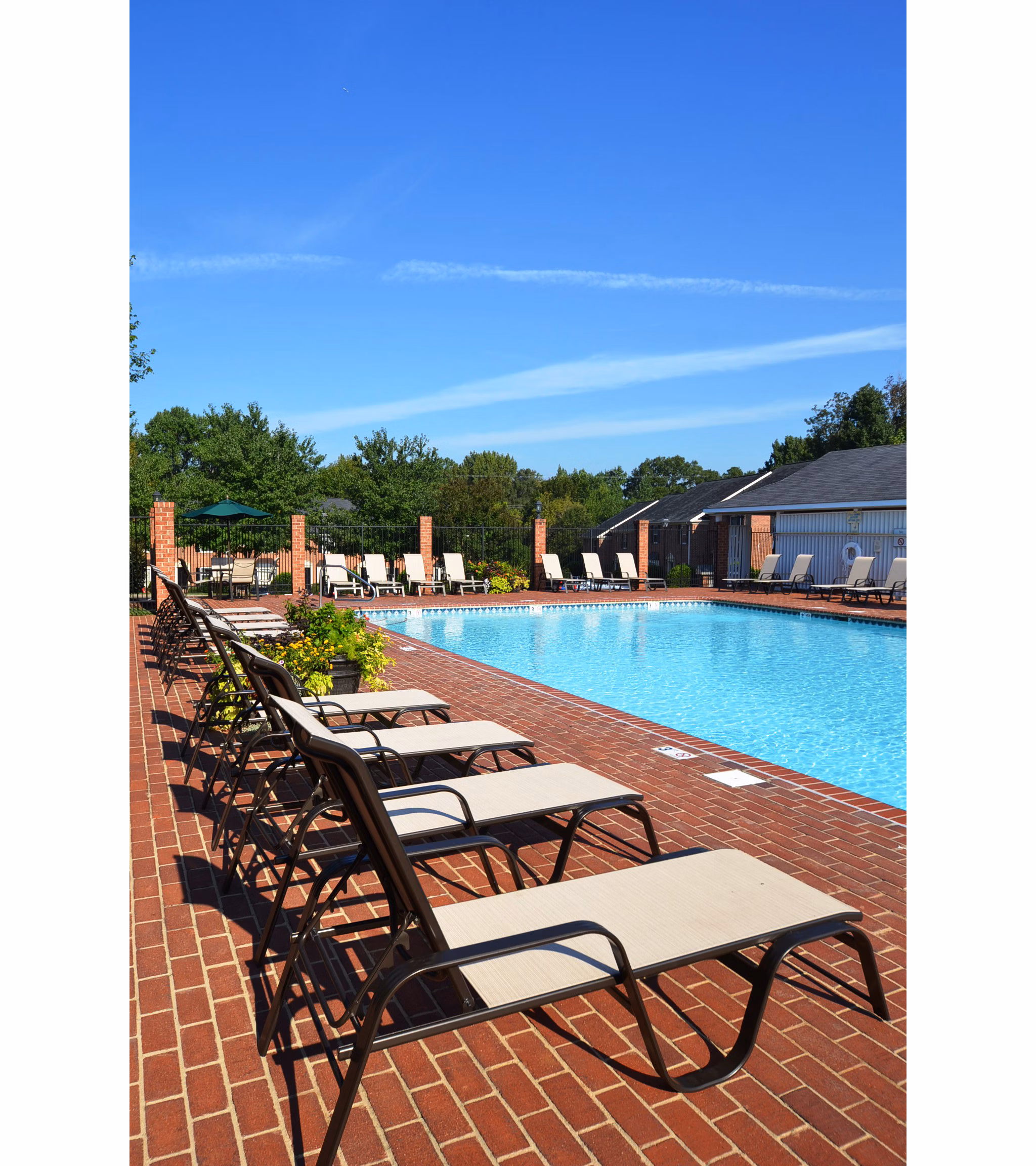 pool at Strawberry Hill Apartments