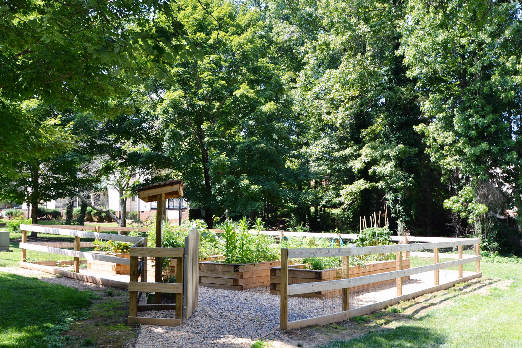 courtyard at Strawberry Hill Apartments