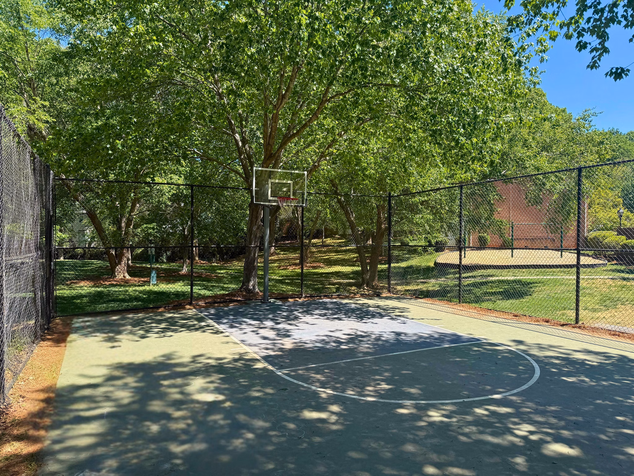 sport court at Strawberry Hill Apartments