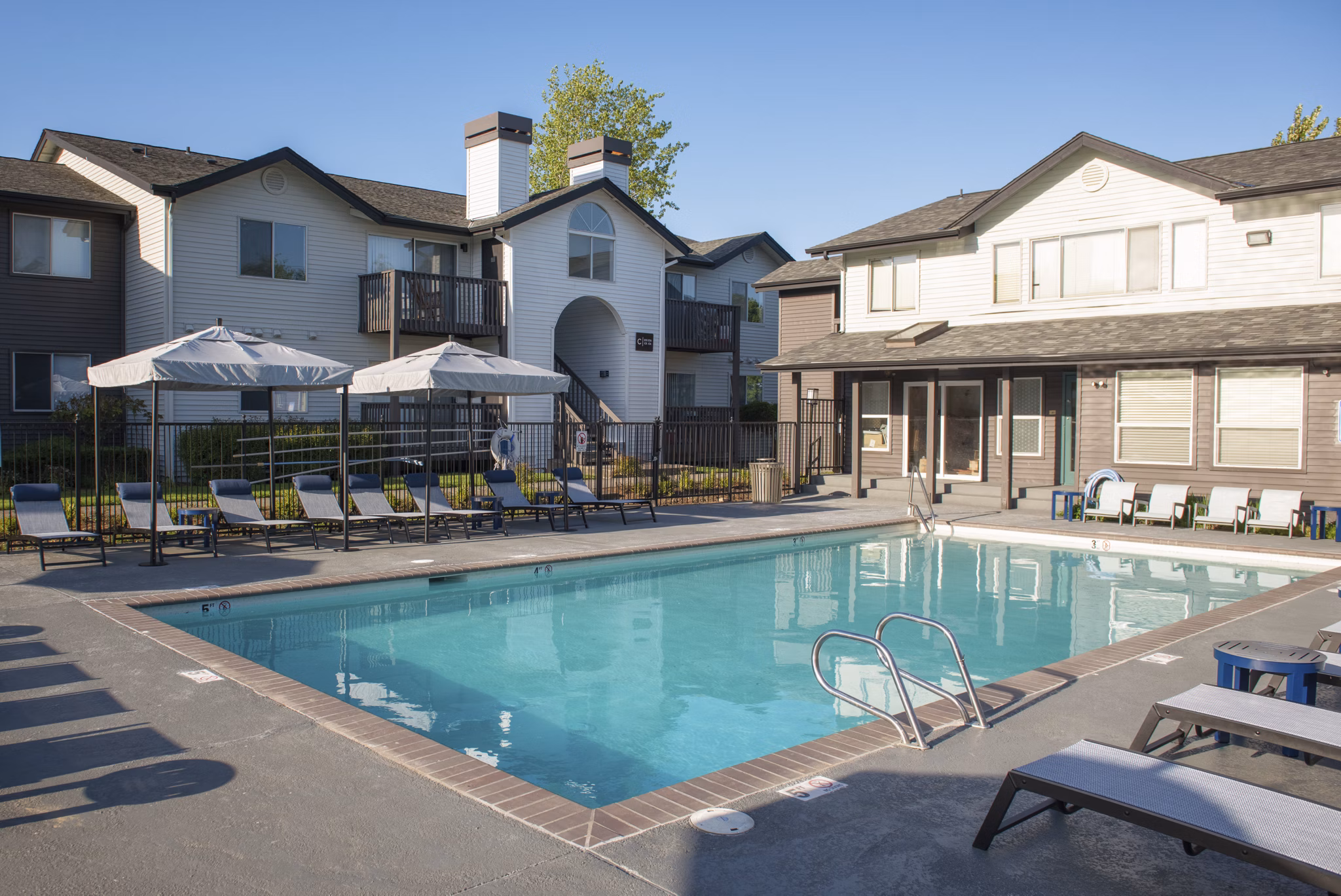Pool at Parx at Everett Apartments
