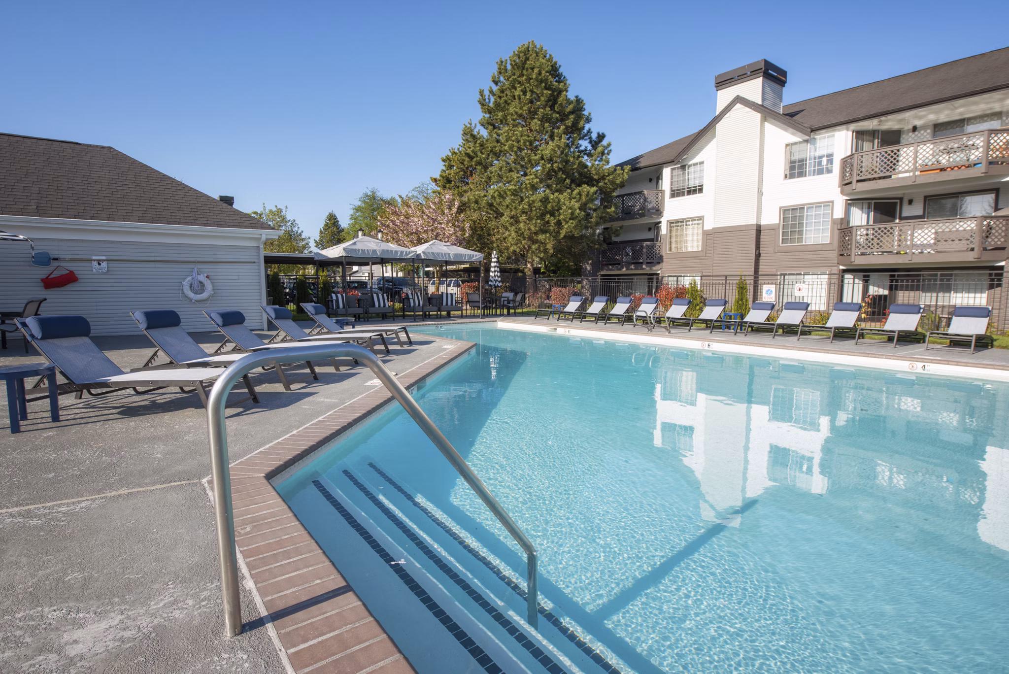 Pool at Parx at Everett Apartments
