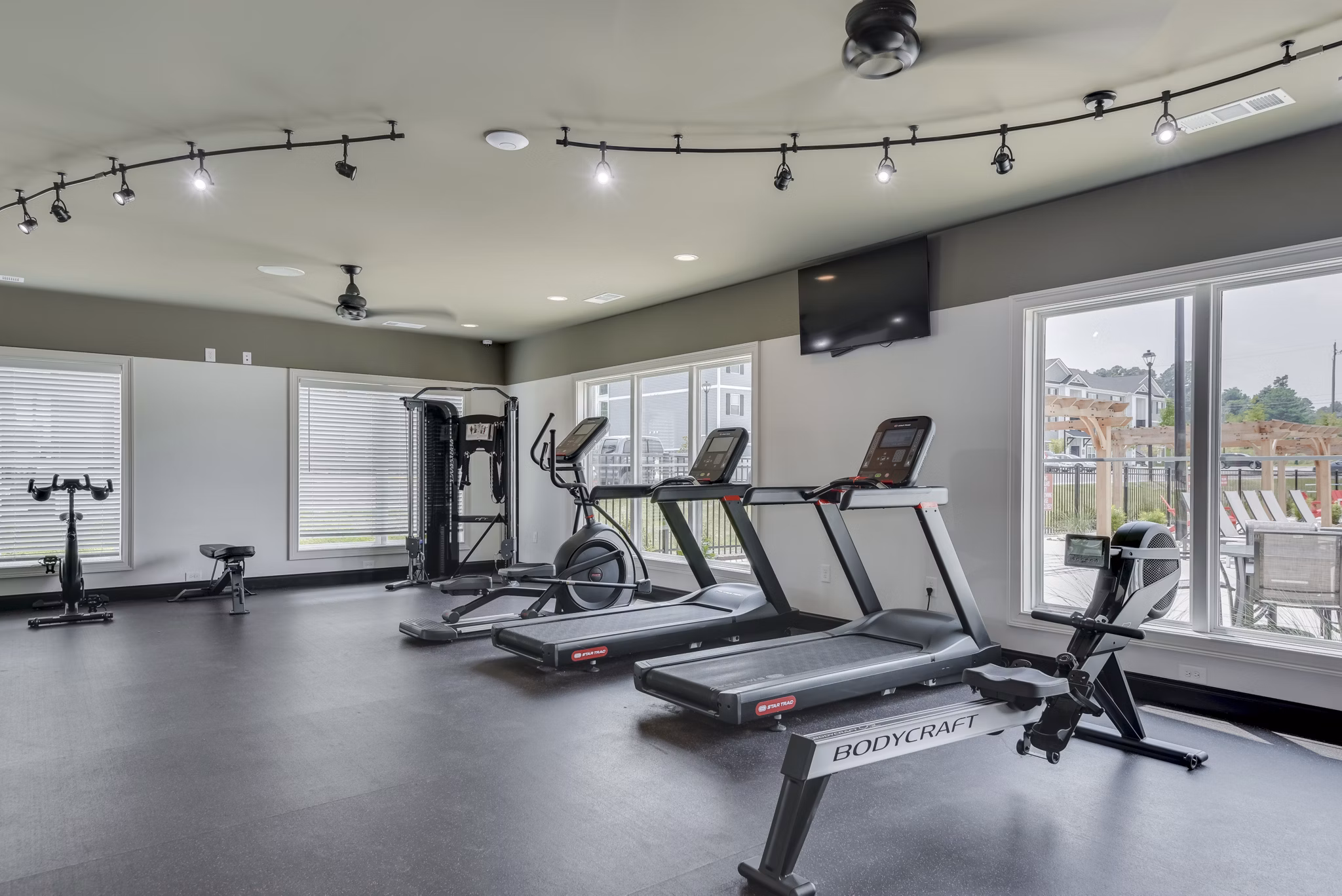fitness center at MacArthur Park Apartments 