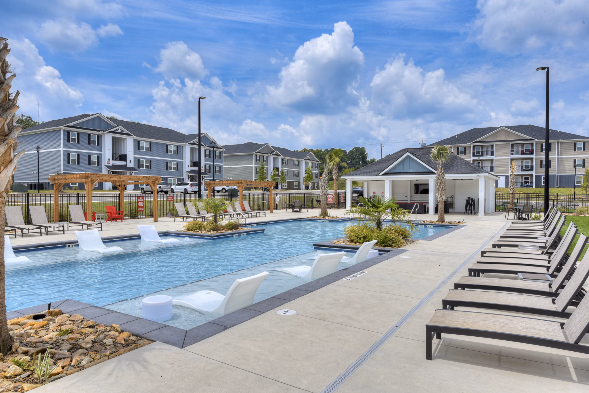 pool at MacArthur Park Apartments 
