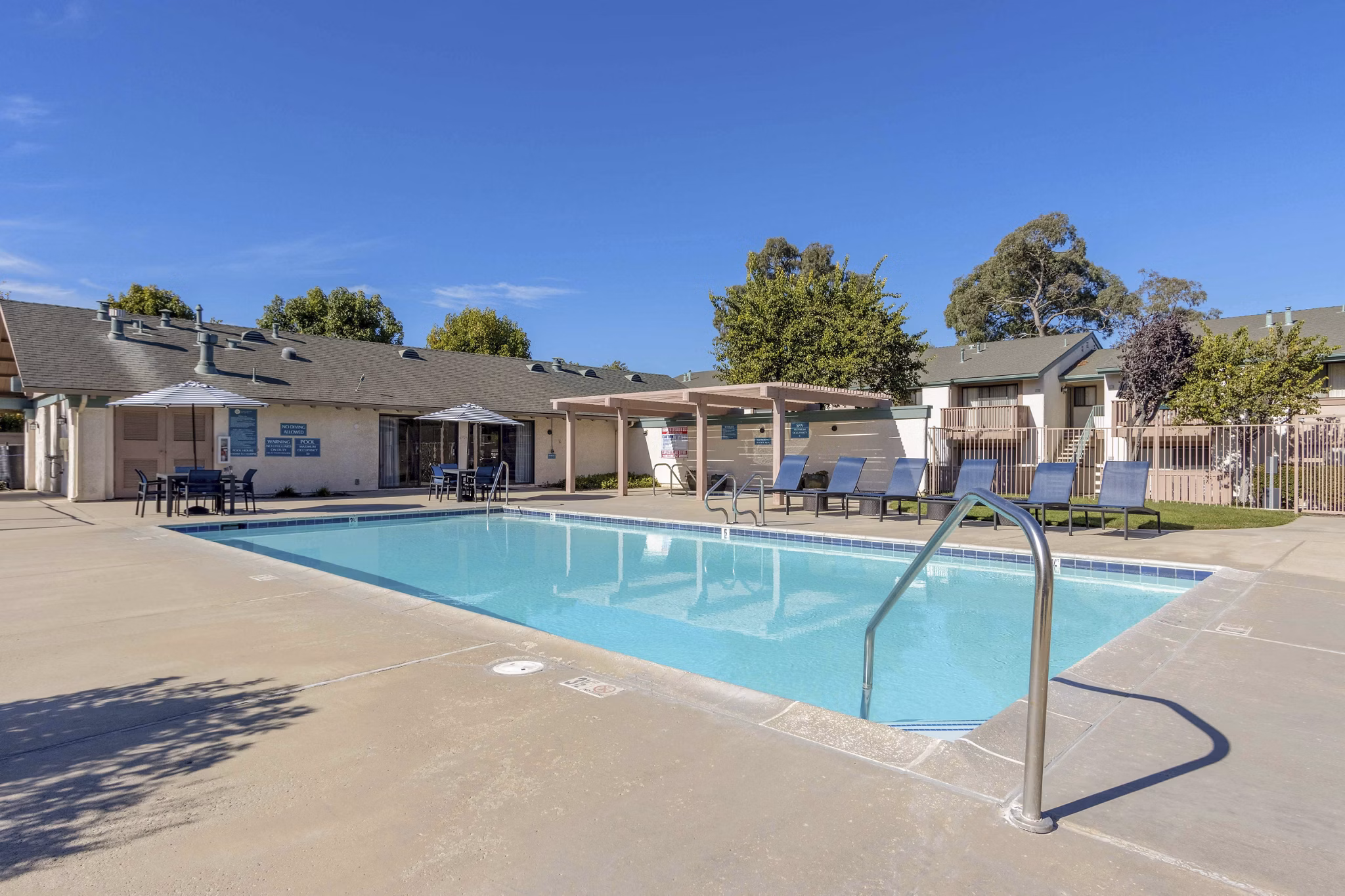 Pool at Knollwood Meadows Apartments