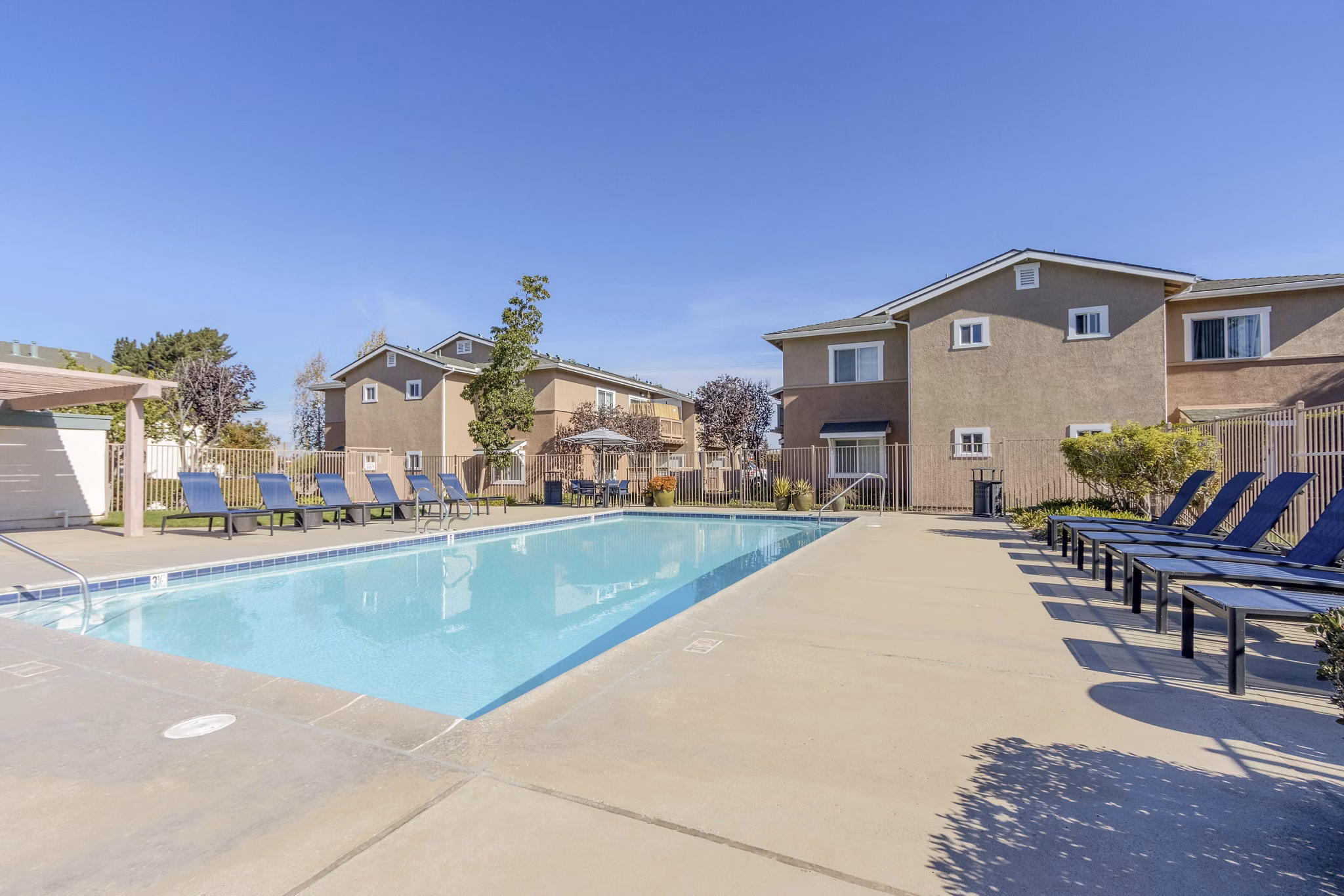 Pool at Knollwood Meadows Apartments