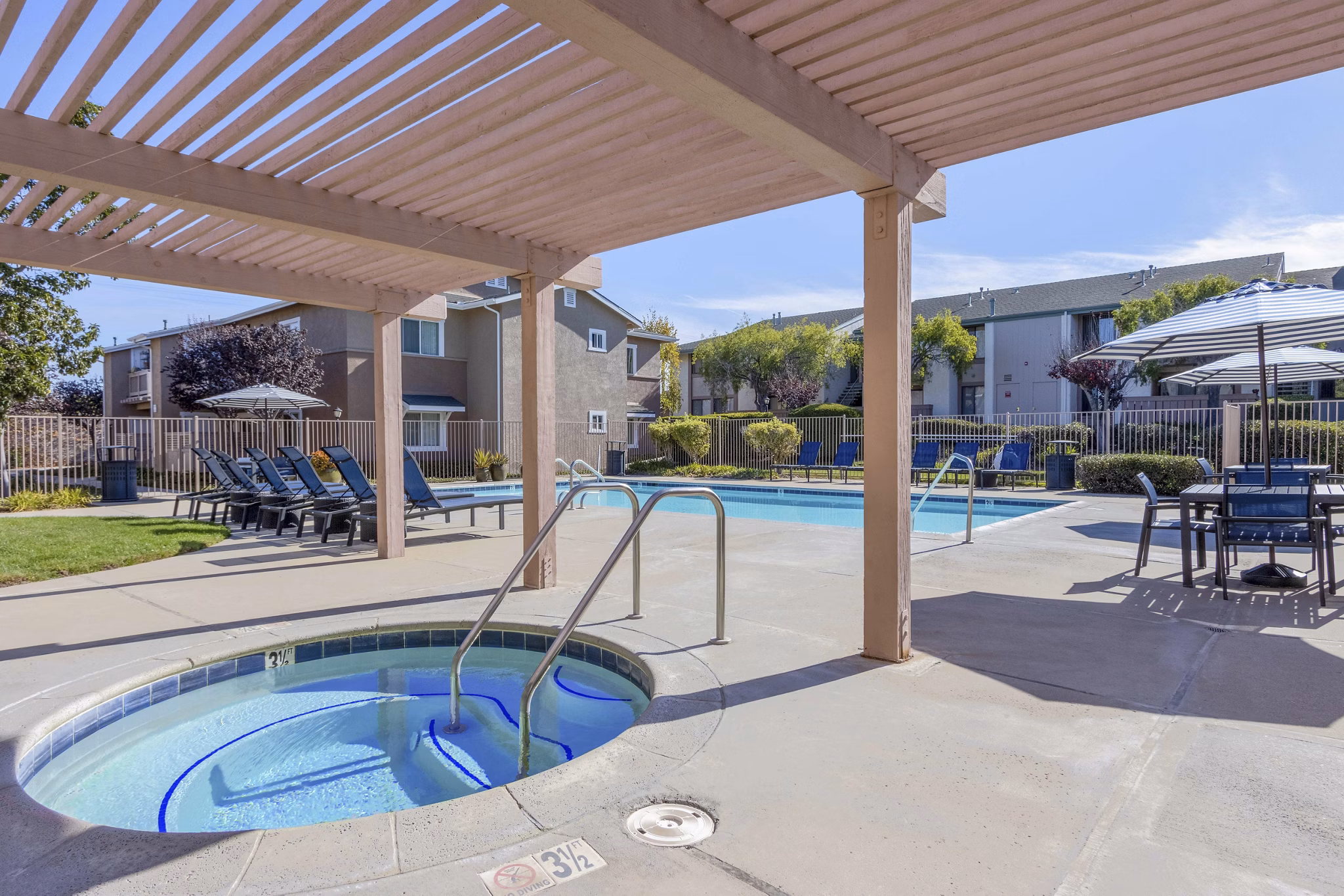 Pool at Knollwood Meadows Apartments