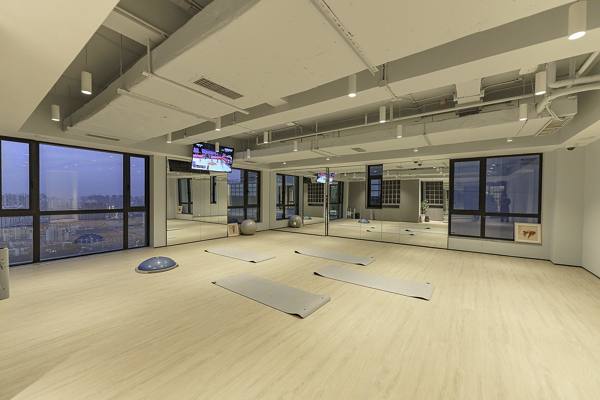 fitness center at LIV'N 833 Apartments