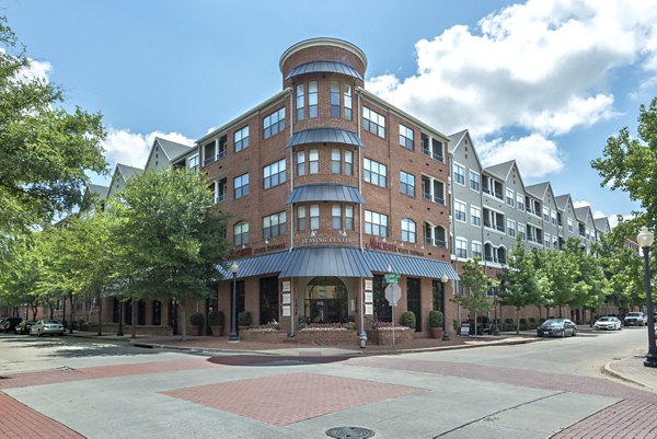 exterior at Manchester State Thomas Apartments