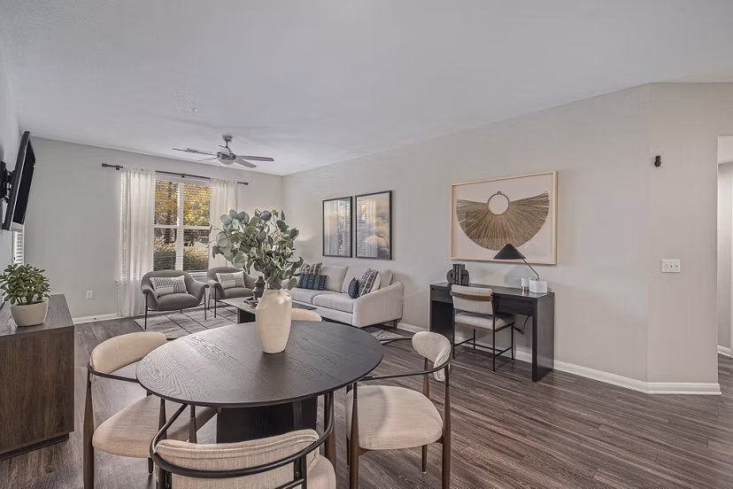 dining room at Creekside at Highlands Ranch Apartments