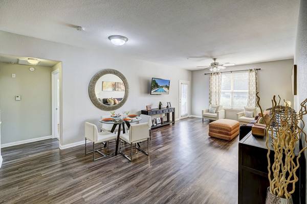 dining area at Creekside at Highlands Ranch Apartments
